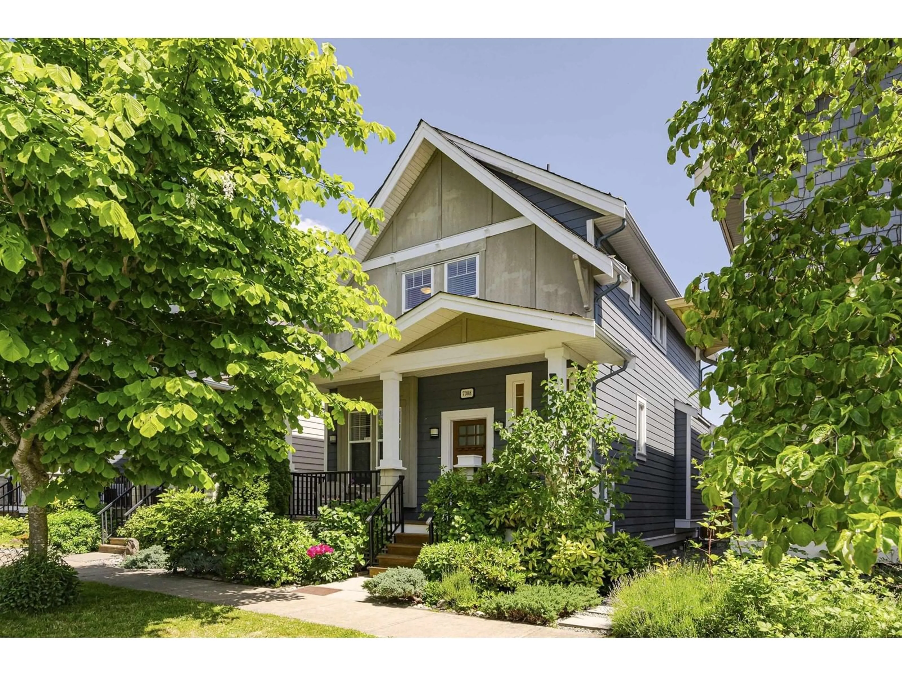 Home with vinyl exterior material, street for 7308 191B, Surrey British Columbia V4N6L8