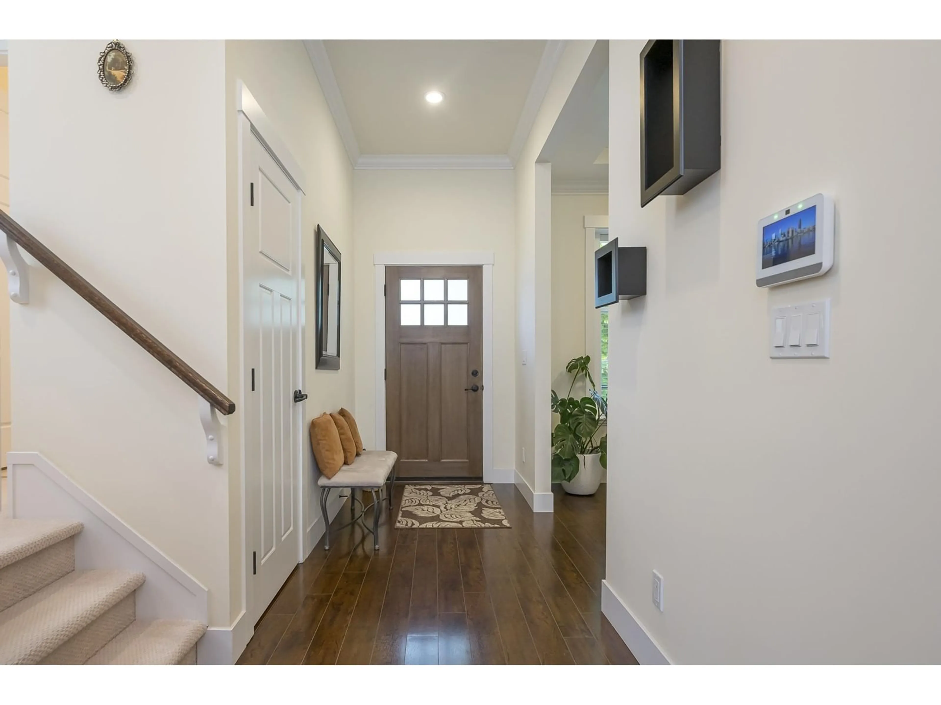 Indoor entryway for 7308 191B, Surrey British Columbia V4N6L8