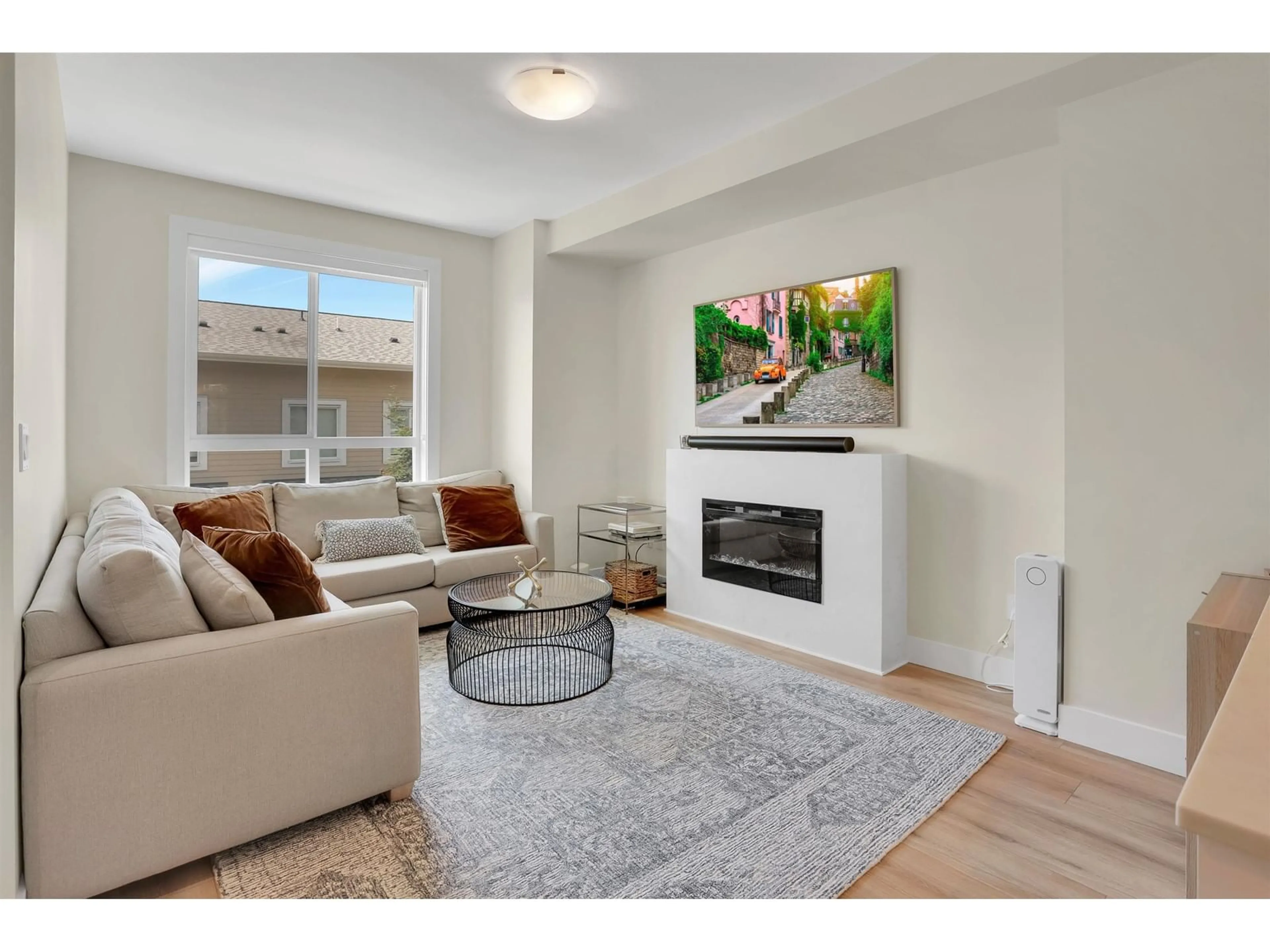 Living room with furniture, unknown for 60 - 16561 17A, Surrey British Columbia V3Z1J3