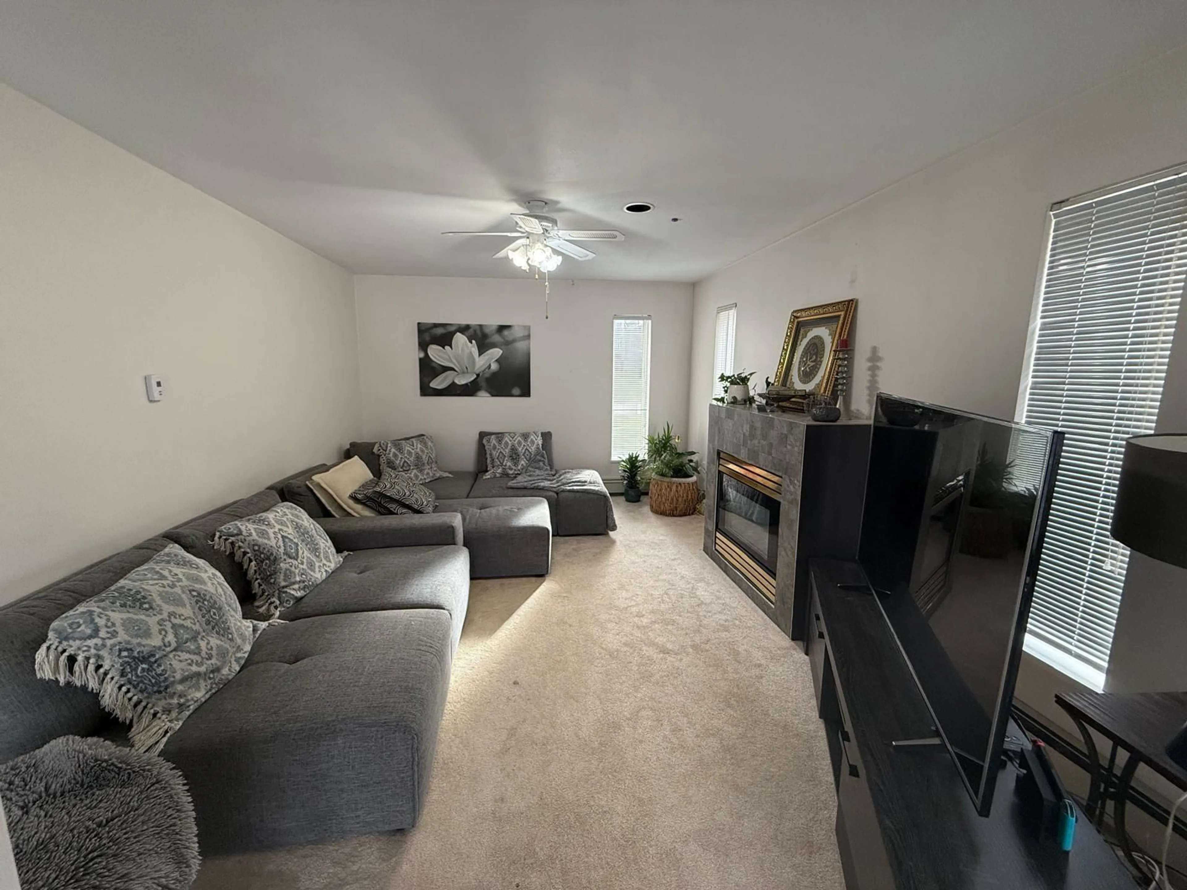 Living room with furniture, unknown for 13591 60A, Surrey British Columbia V3X1H7