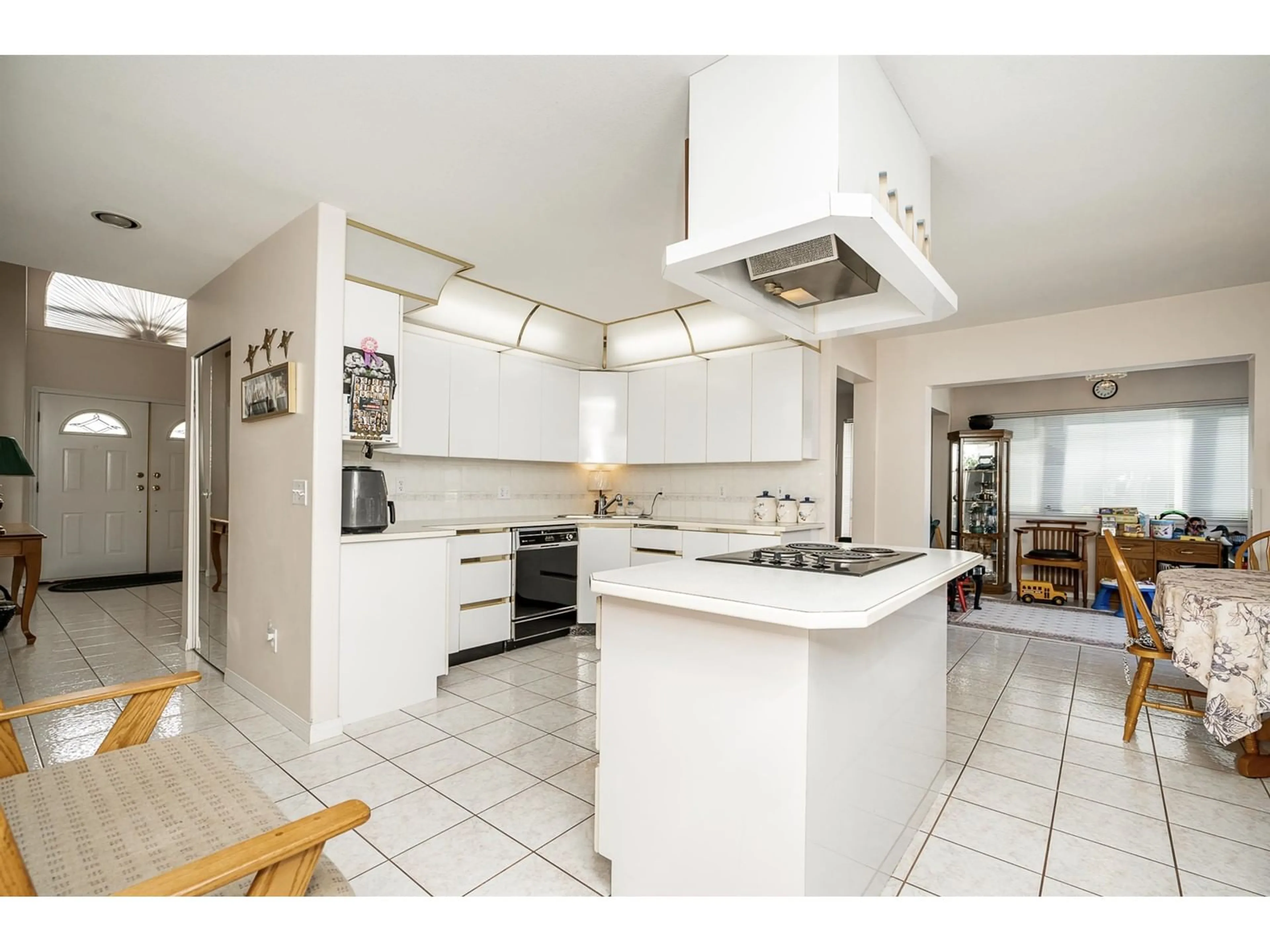 Open concept kitchen, ceramic/tile floor for 13591 60A, Surrey British Columbia V3X1H7