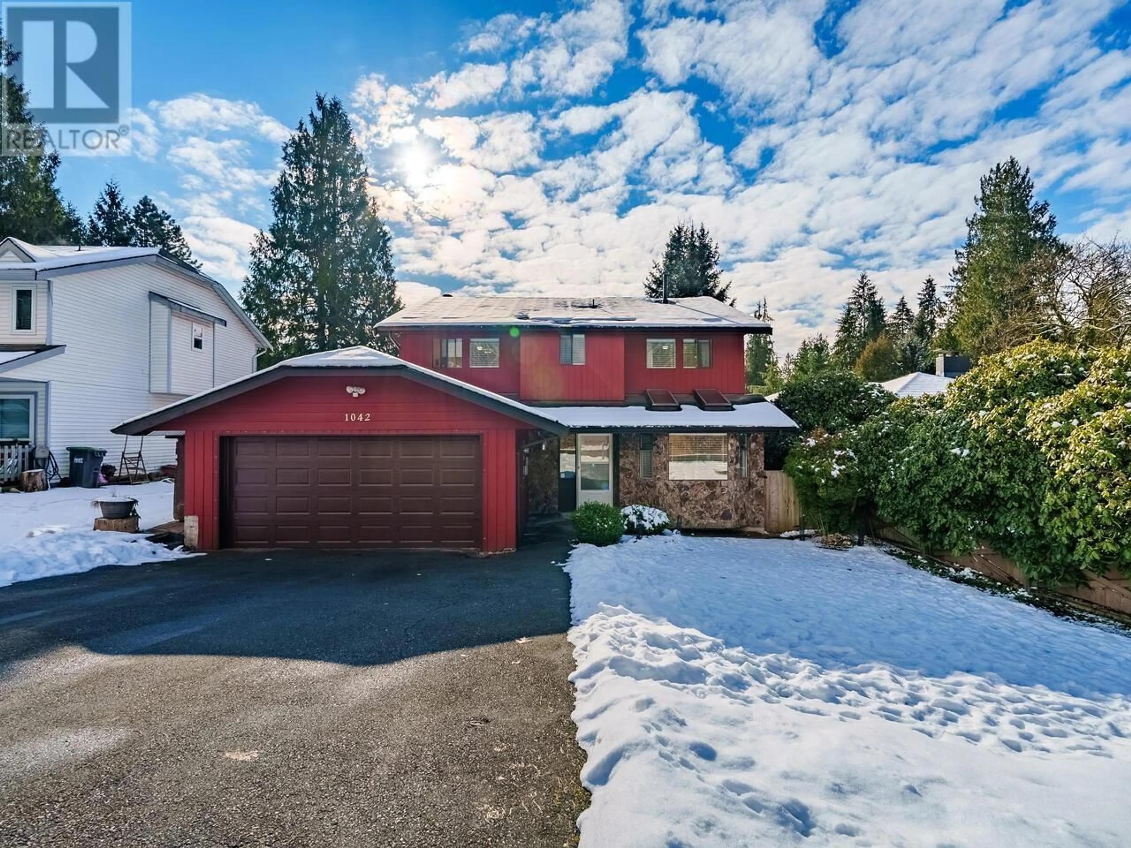 A pic from outside/outdoor area/front of a property/back of a property/a pic from drone, mountain view for 1042 VICTORIA DRIVE, Port Coquitlam British Columbia V3B2T9