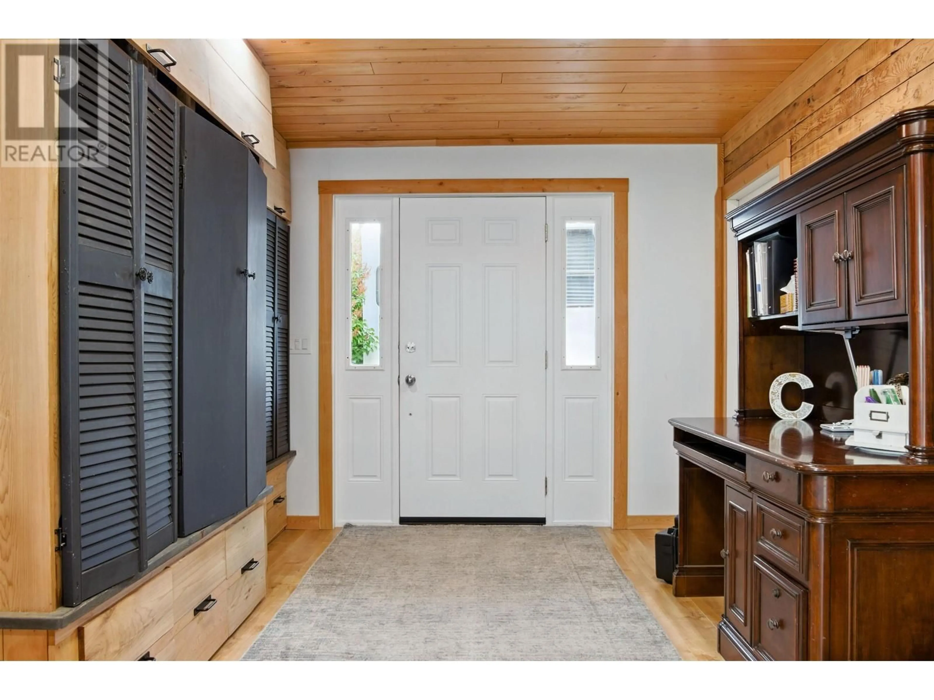 Indoor entryway for 909 PROCTOR STREET, Williams Lake British Columbia V2G2Y5