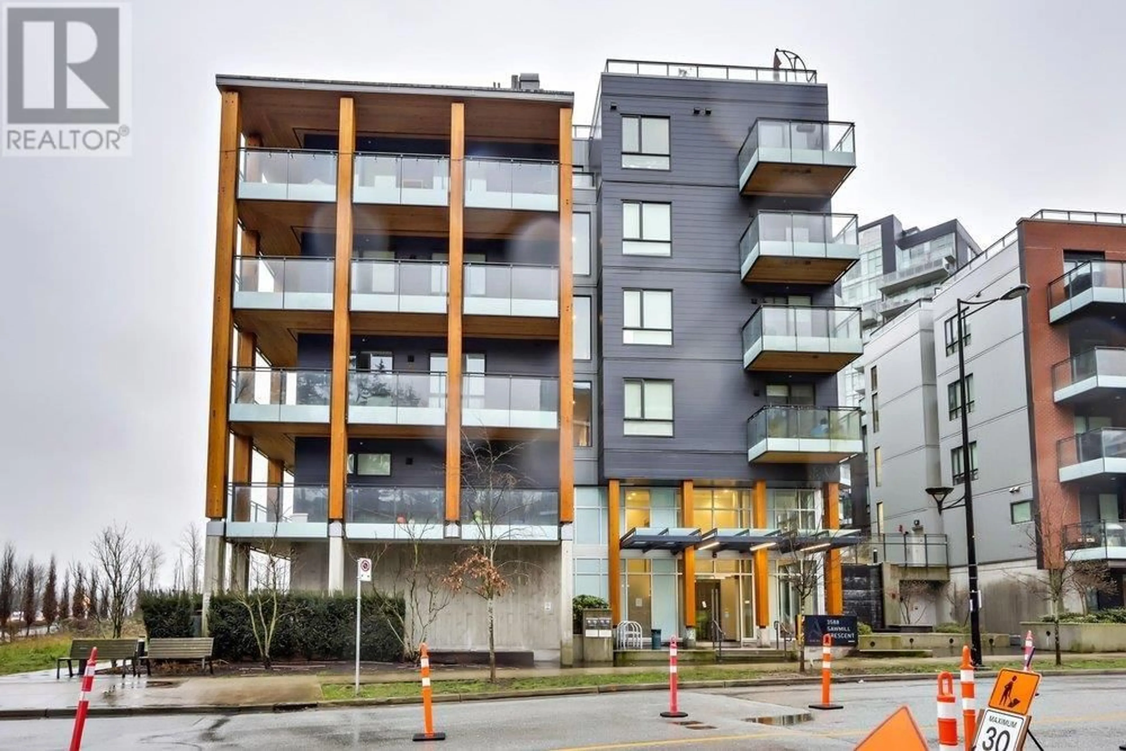 Patio, building for 202 - 3588 SAWMILL CRESCENT, Vancouver British Columbia V5S0H5