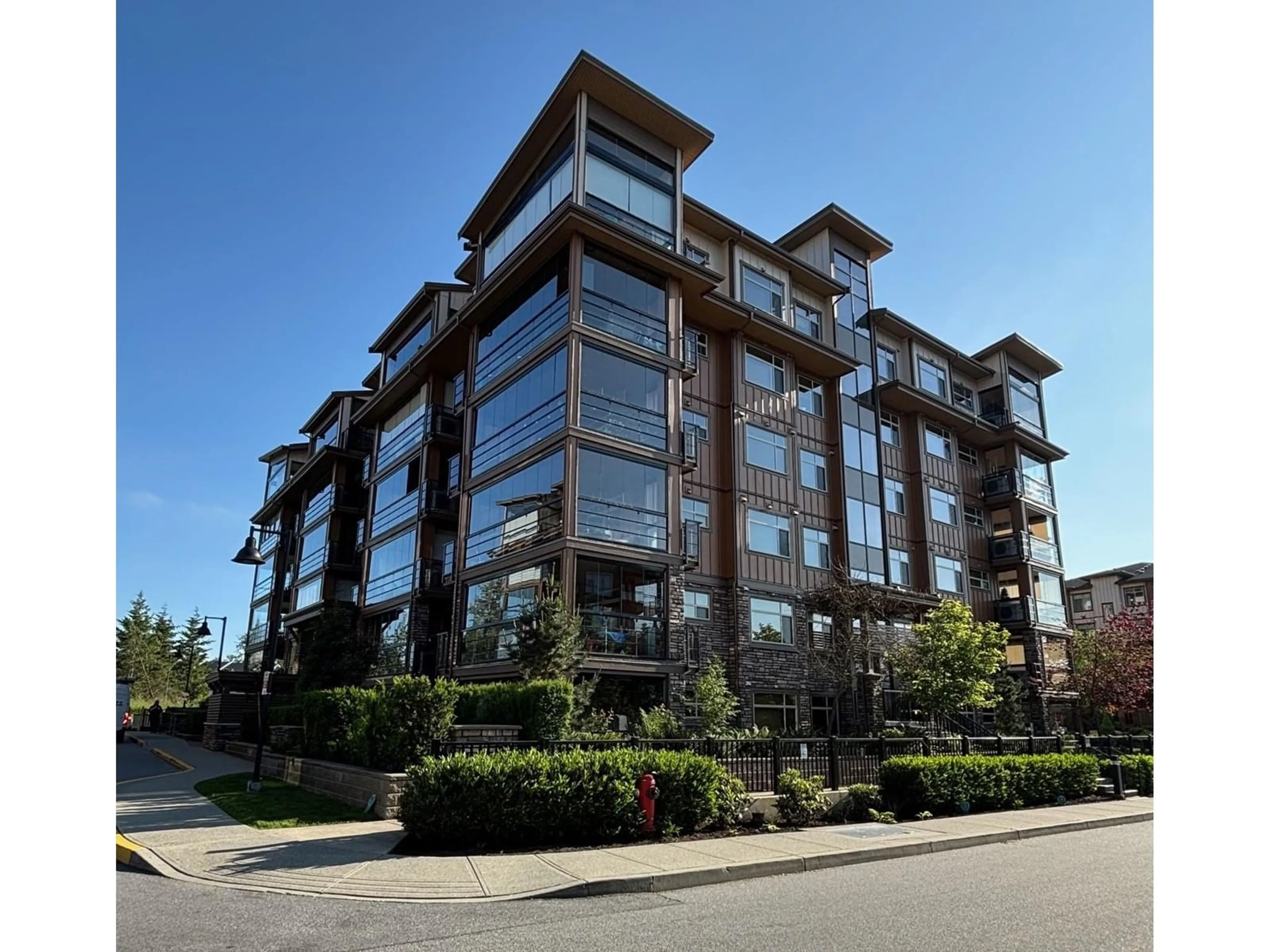 Indoor foyer for A114 - 20716 WILLOUGHBY TOWN CENTRE, Langley British Columbia V2Y3J7