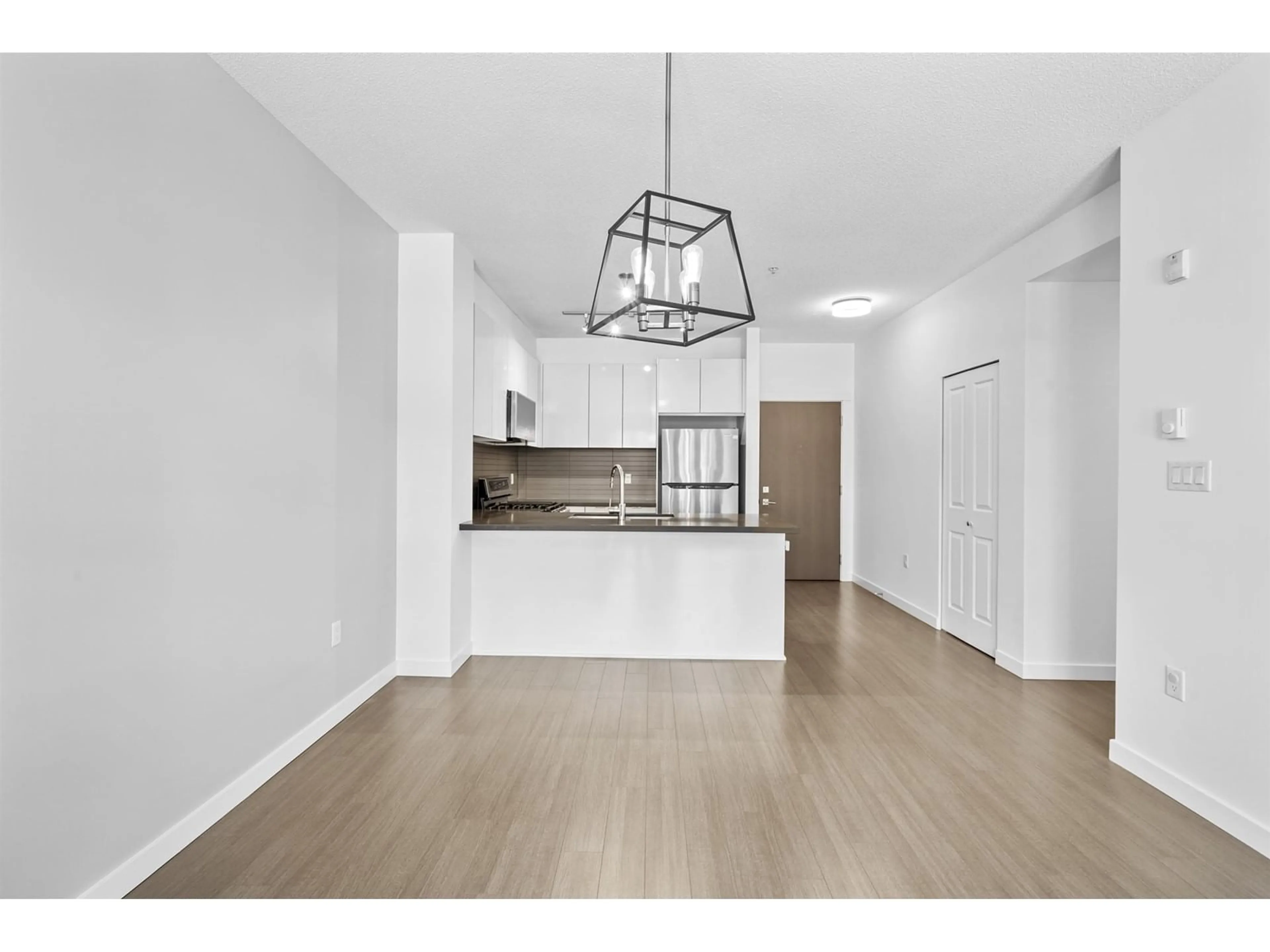 Open concept kitchen, unknown for 217 - 15168 33RD, Surrey British Columbia V3Z0N7