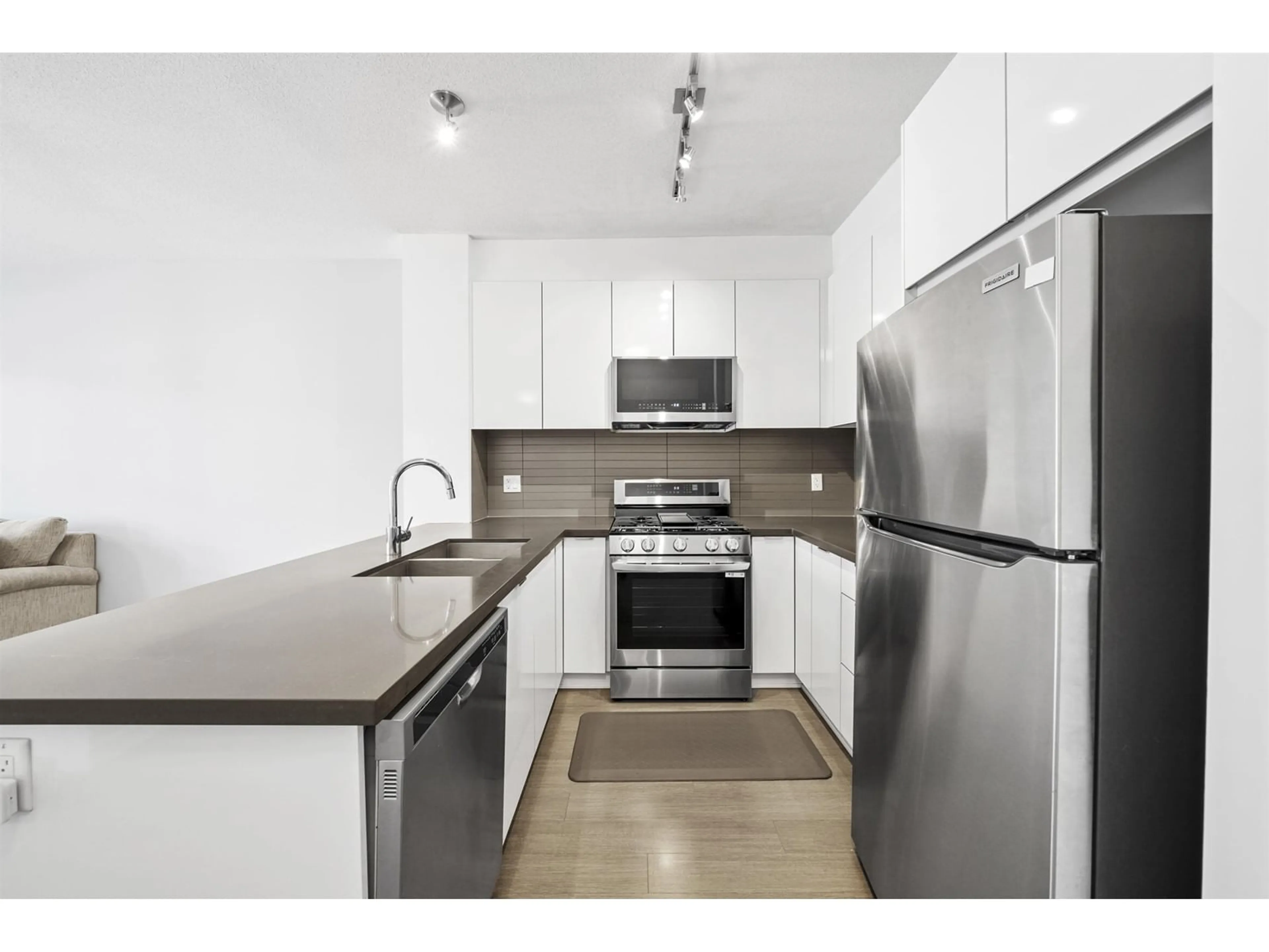 Standard kitchen, unknown for 217 - 15168 33RD, Surrey British Columbia V3Z0N7