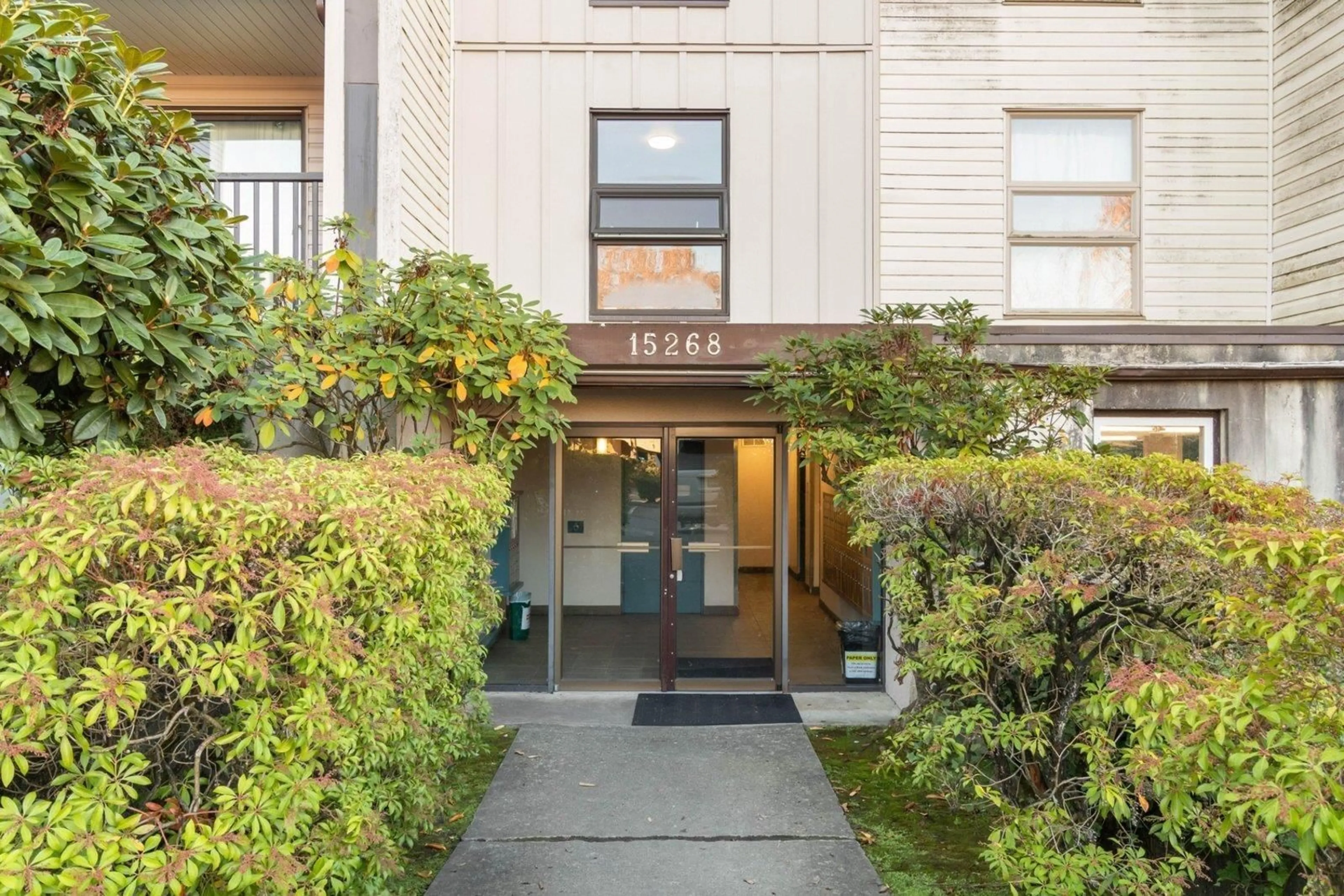 Indoor foyer for 302 - 15288 100, Surrey British Columbia V3R7V2