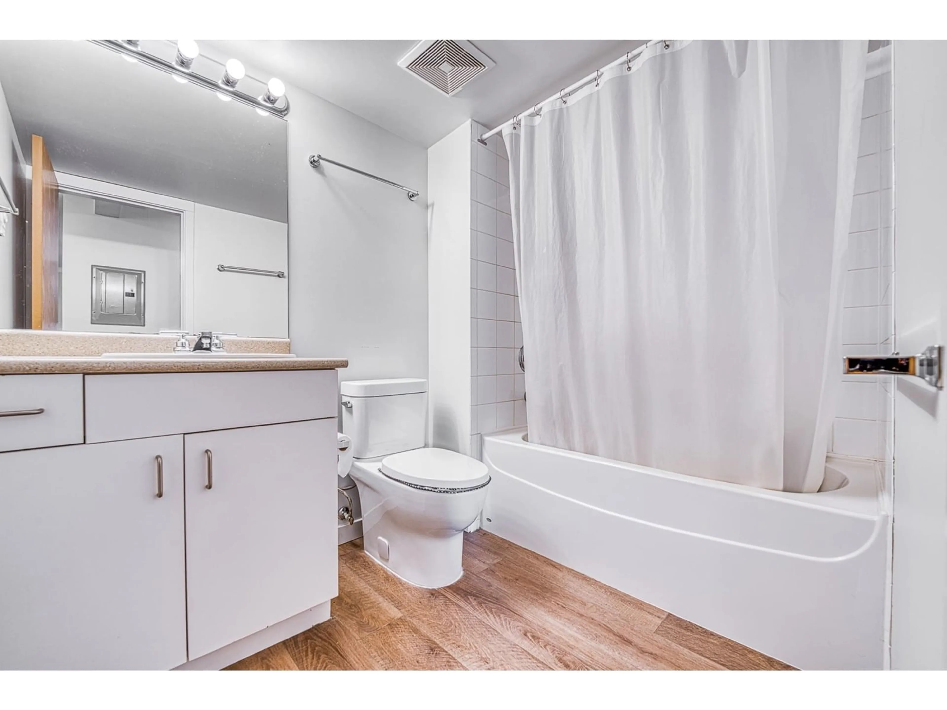 Standard bathroom, unknown for 302 - 15288 100, Surrey British Columbia V3R7V2