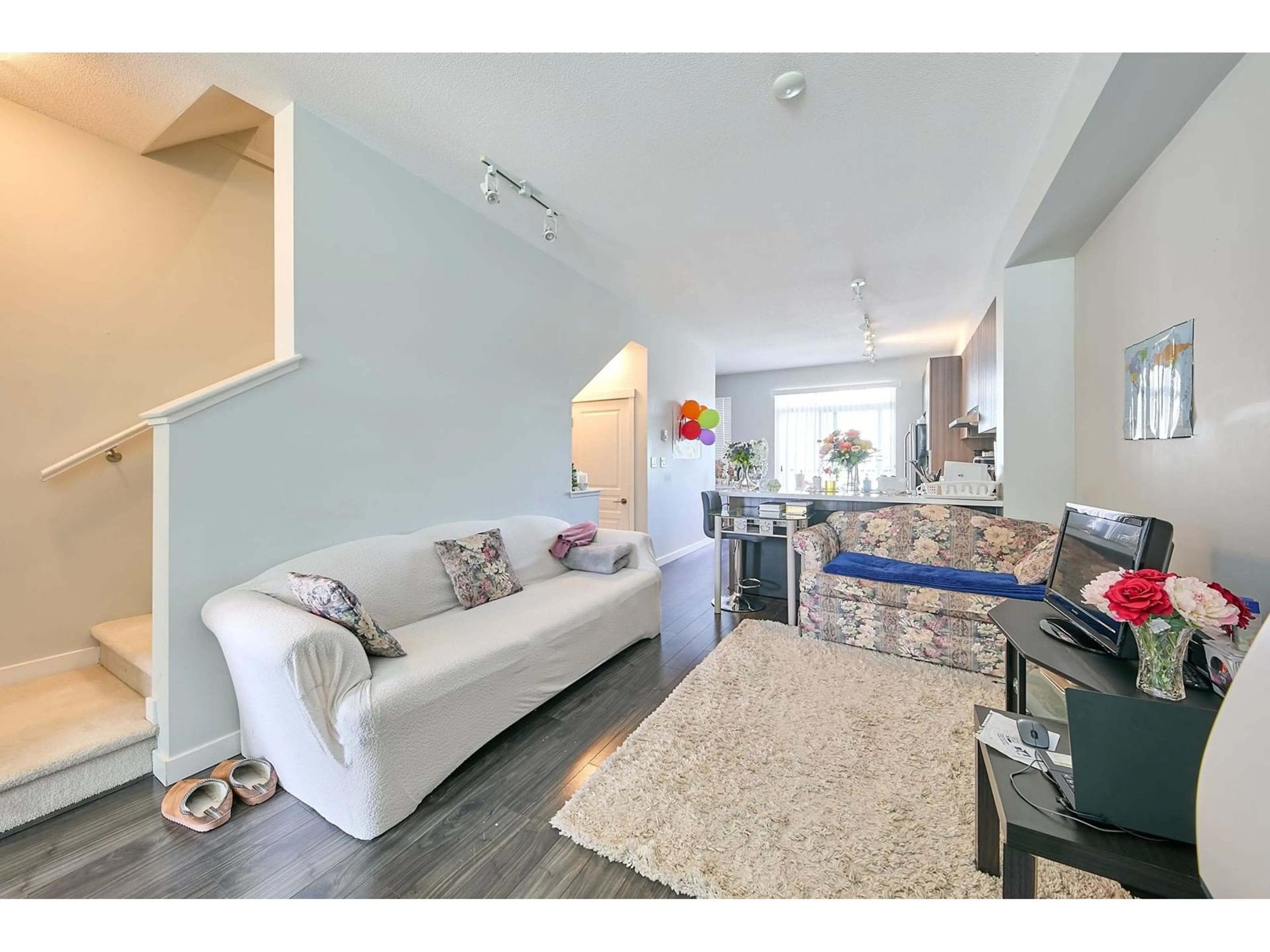 Living room with furniture, ceramic/tile floor for 110 - 30989 WESTRIDGE, Abbotsford British Columbia V2T0E7