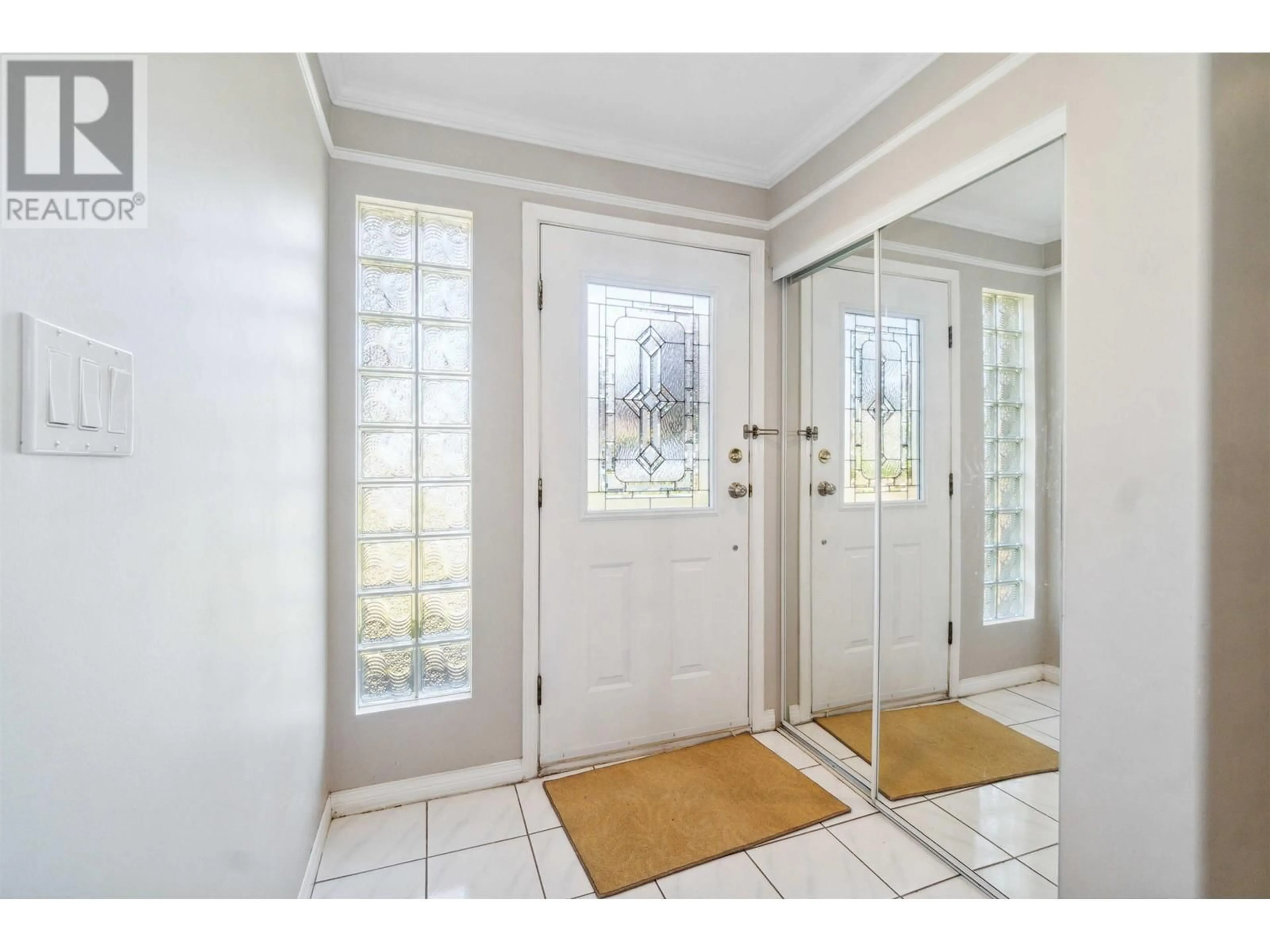 Indoor entryway for 362 56TH AVENUE, Vancouver British Columbia V5X1R3