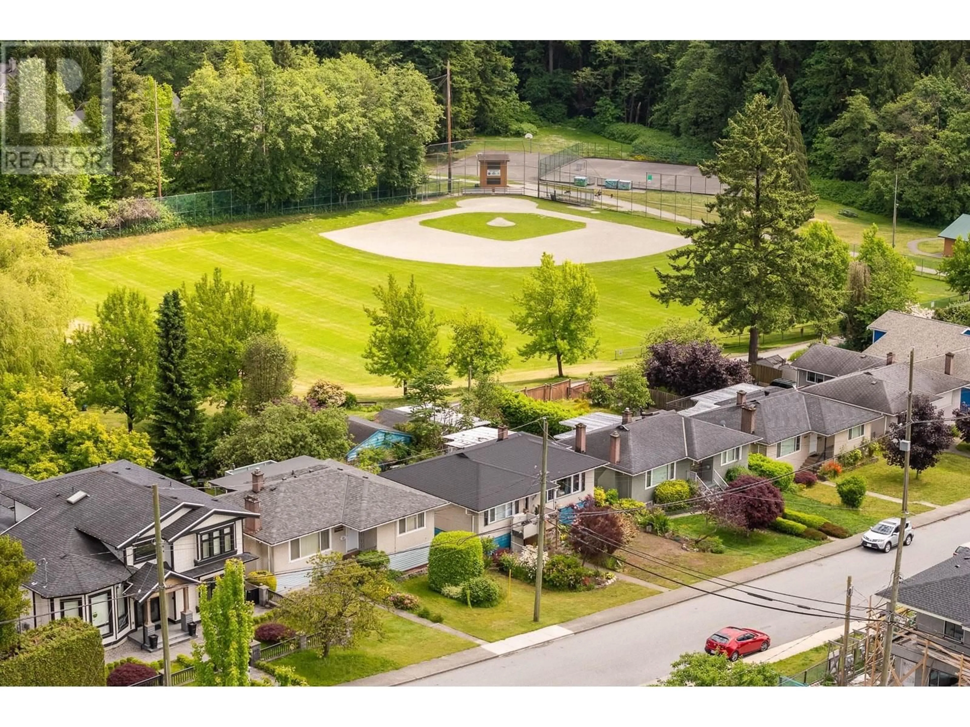 A pic from outside/outdoor area/front of a property/back of a property/a pic from drone, mountain view for 7658 HEDLEY AVENUE, Burnaby British Columbia V5E2R3