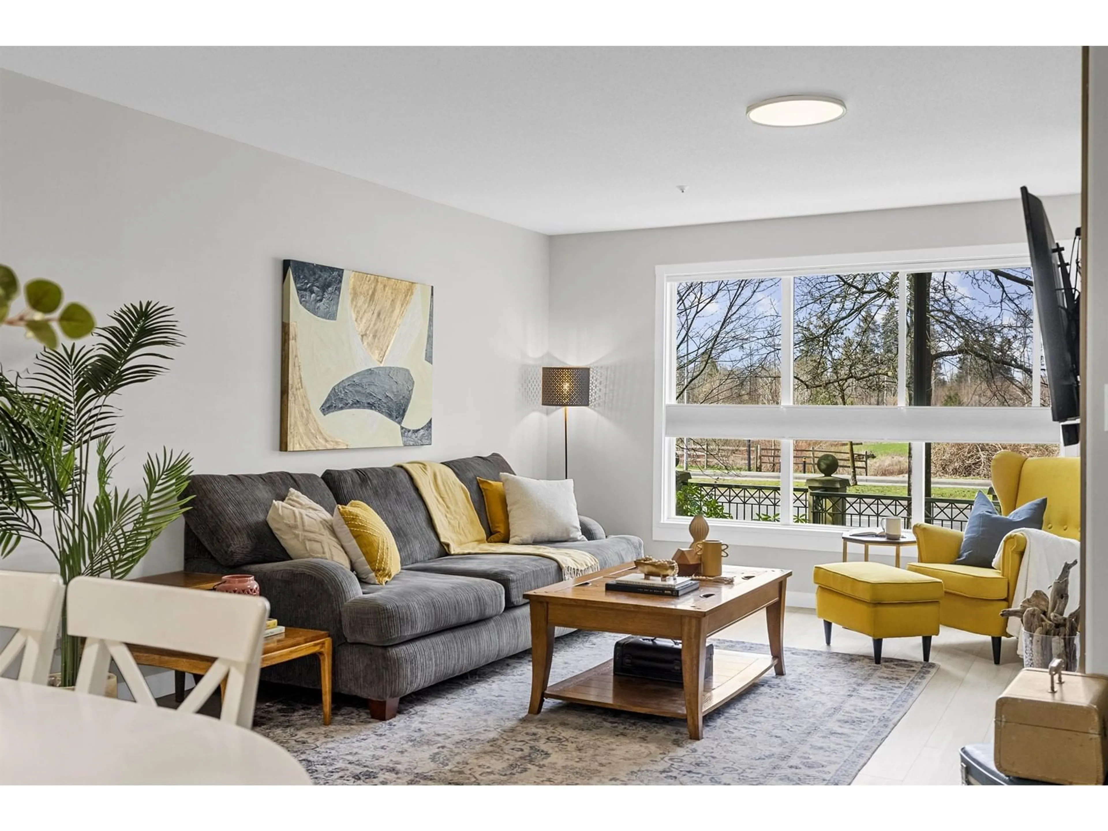 Living room with furniture, wood/laminate floor for 210 - 13860 70, Surrey British Columbia V3W0S1
