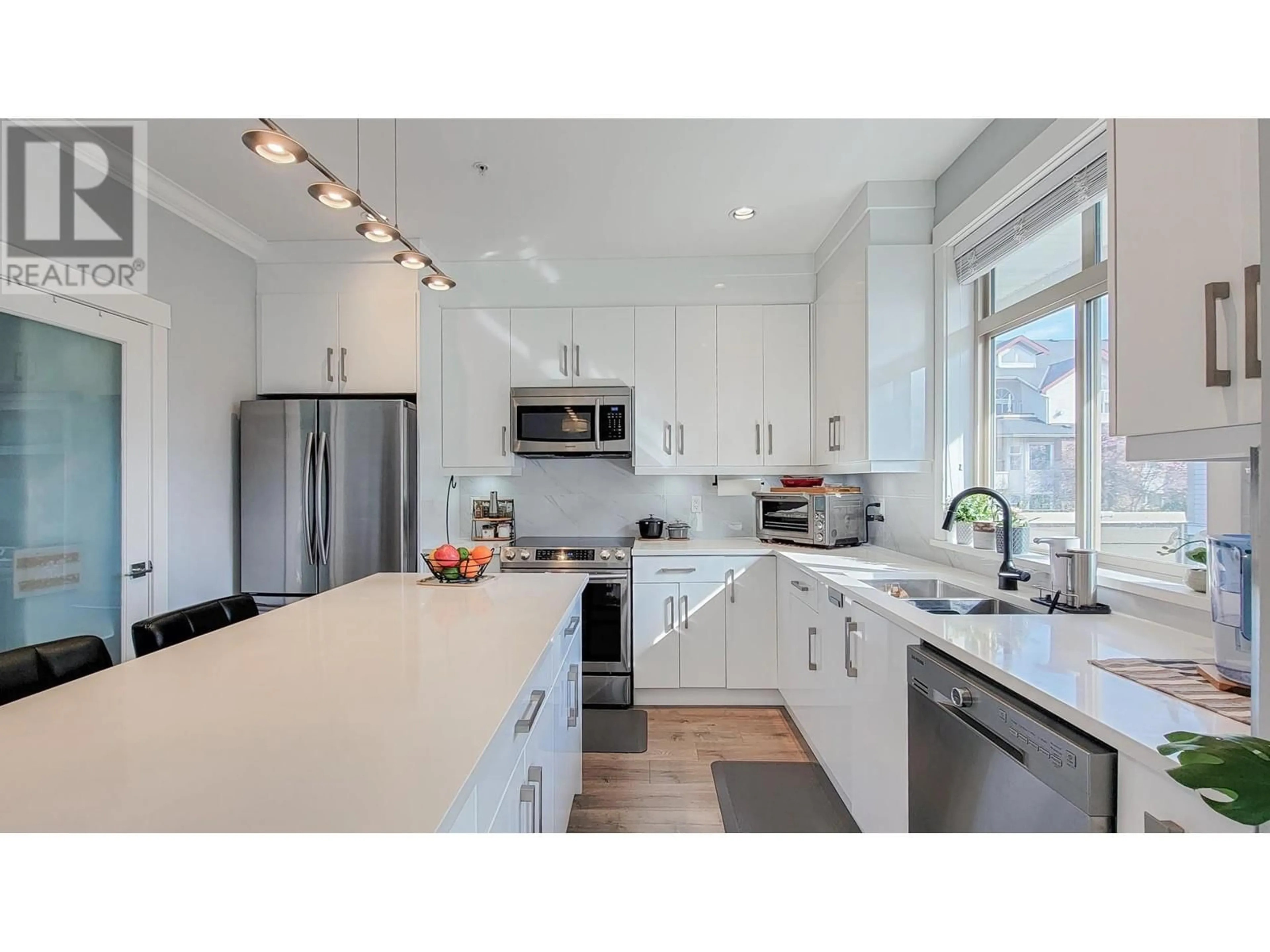 Open concept kitchen, wood/laminate floor for 3 - 3126 WELLINGTON STREET, Port Coquitlam British Columbia V3B3X4