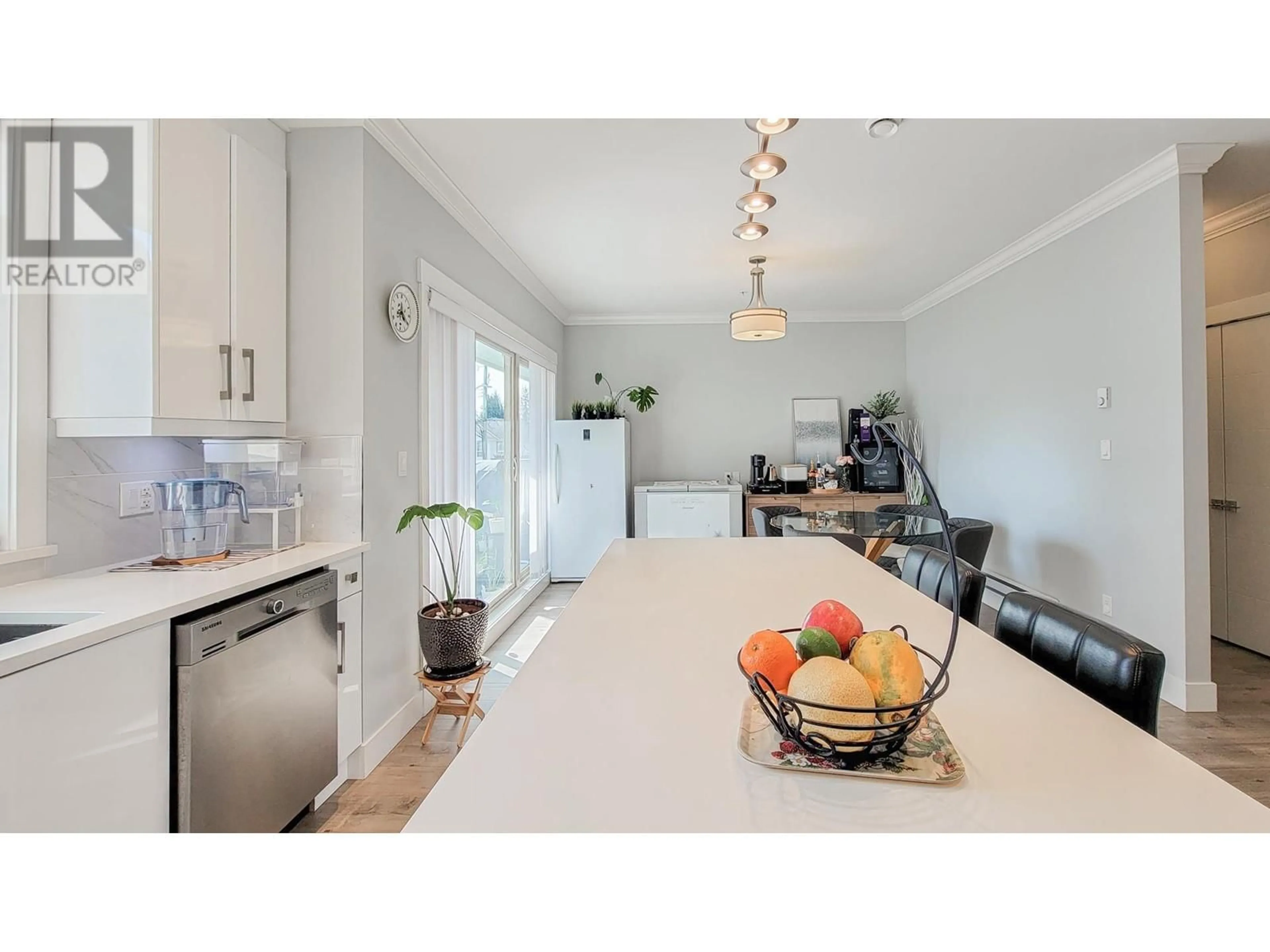 Open concept kitchen, ceramic/tile floor for 3 - 3126 WELLINGTON STREET, Port Coquitlam British Columbia V3B3X4
