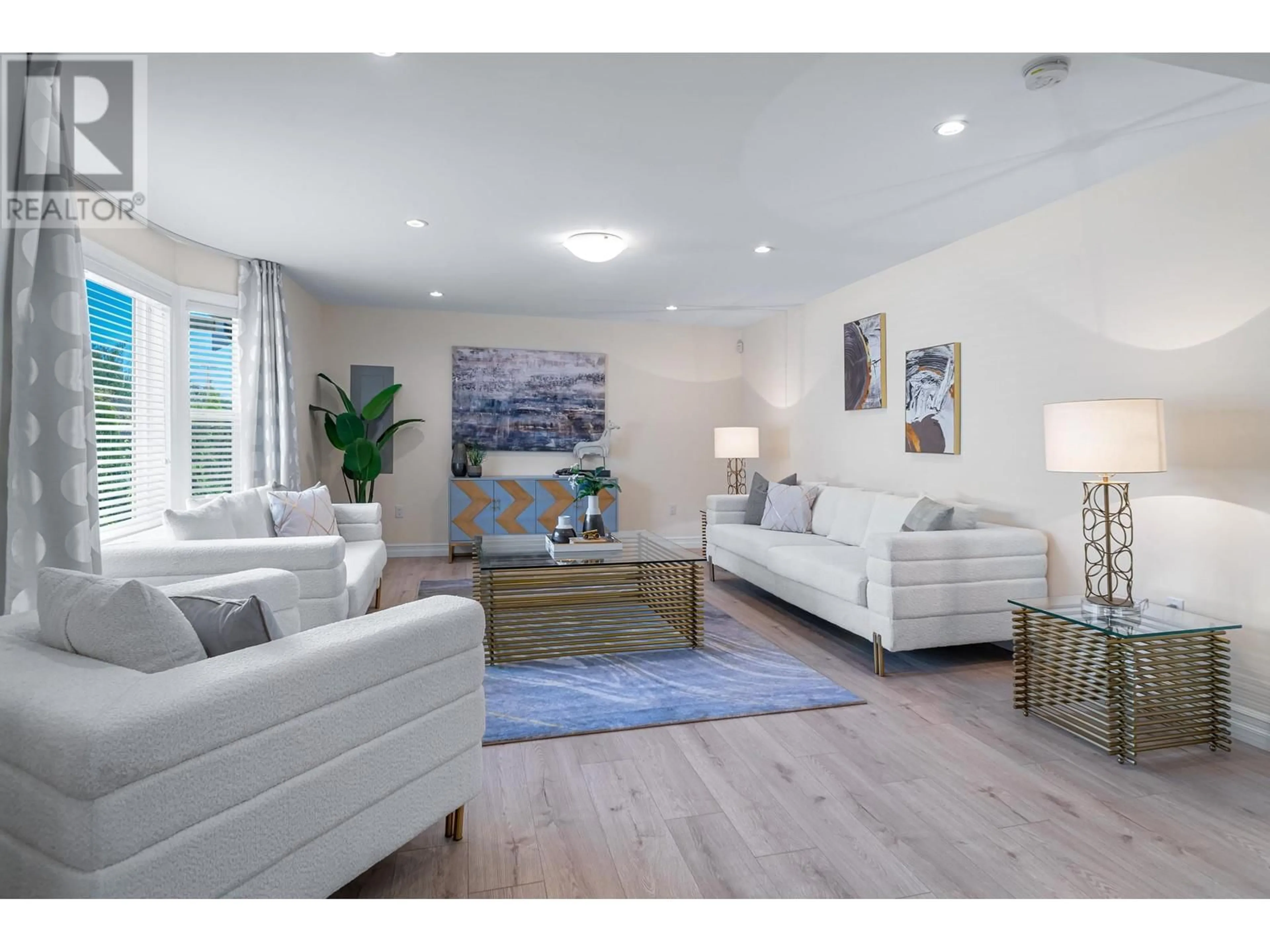Living room with furniture, wood/laminate floor for 10480 BLUNDELL ROAD, Richmond British Columbia V6Y1L1