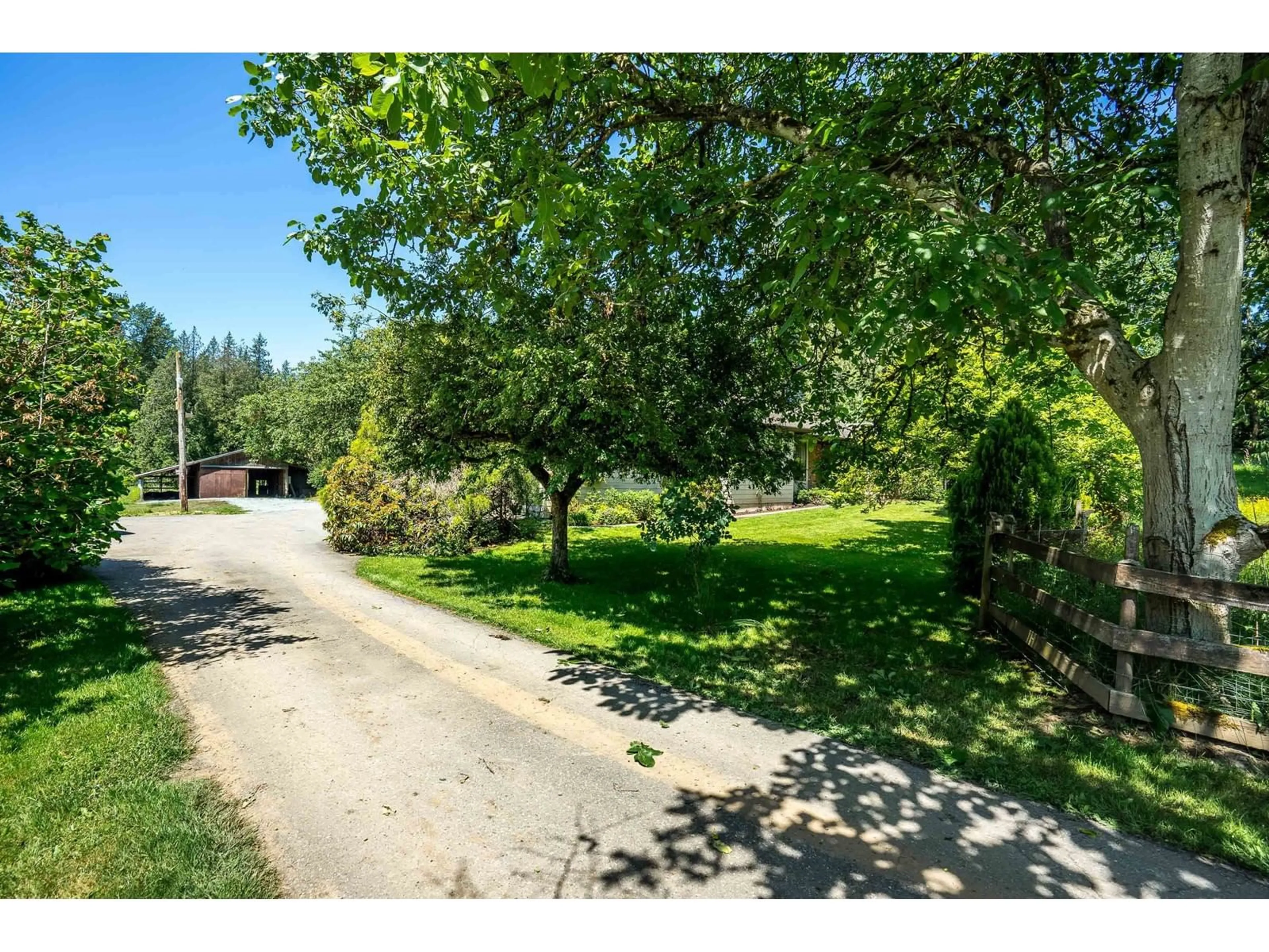 A pic from outside/outdoor area/front of a property/back of a property/a pic from drone, unknown for 333 224, Langley British Columbia V2Z2V6
