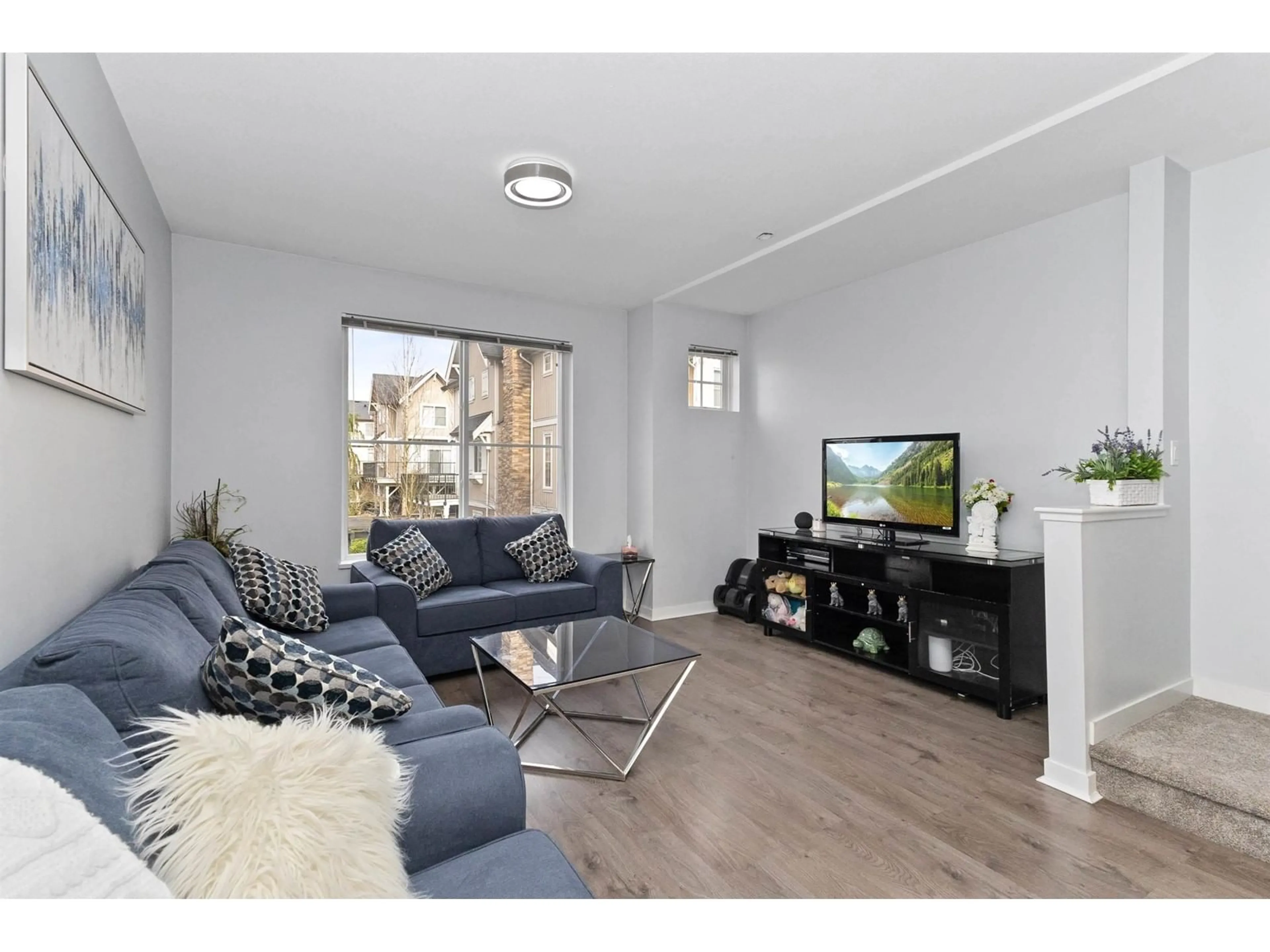 Living room with furniture, wood/laminate floor for 56 - 31032 WESTRIDGE, Abbotsford British Columbia V2T0C6