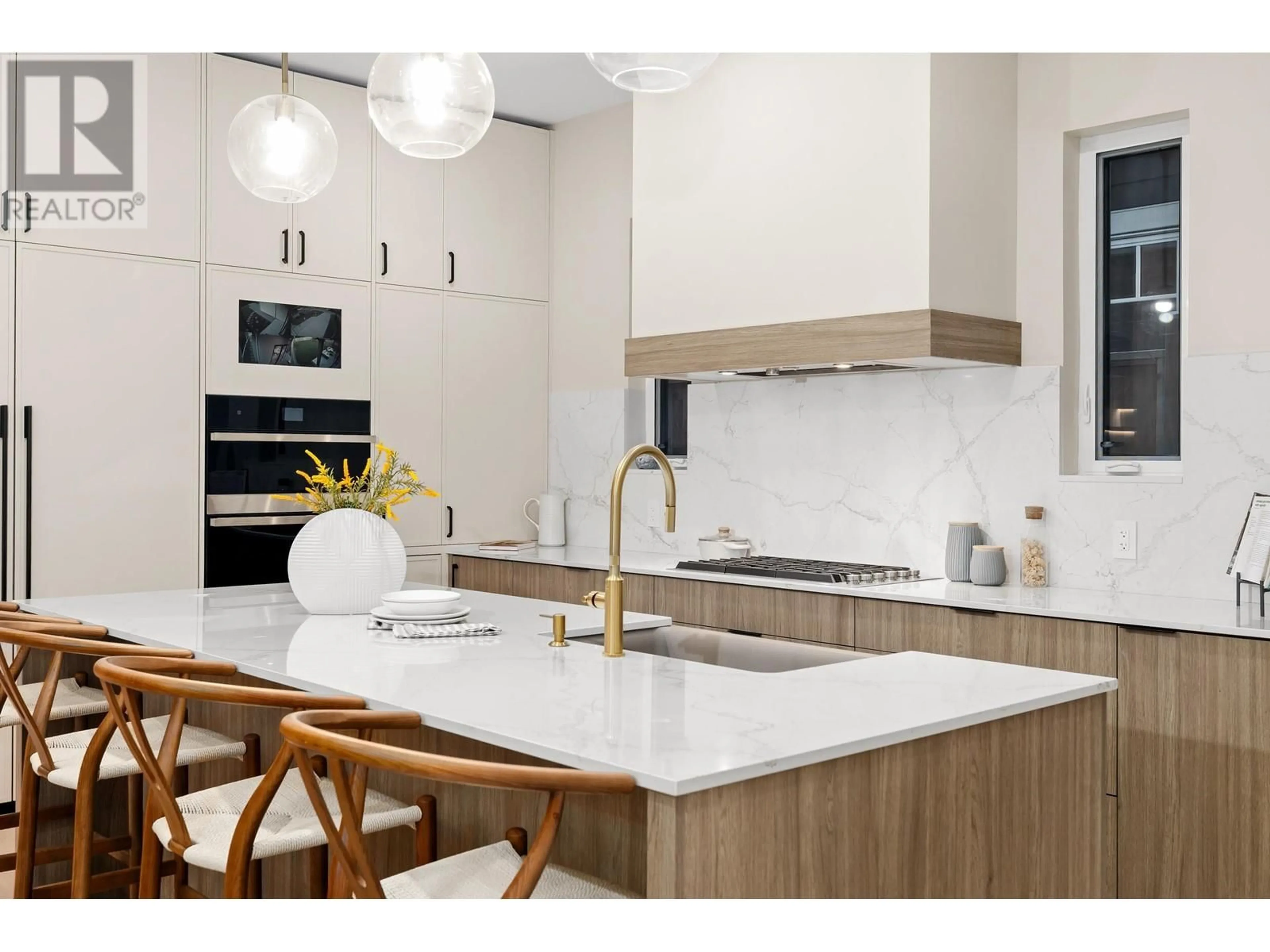 Contemporary kitchen, unknown for 1033 CANYON BOULEVARD, North Vancouver British Columbia V7R2K3