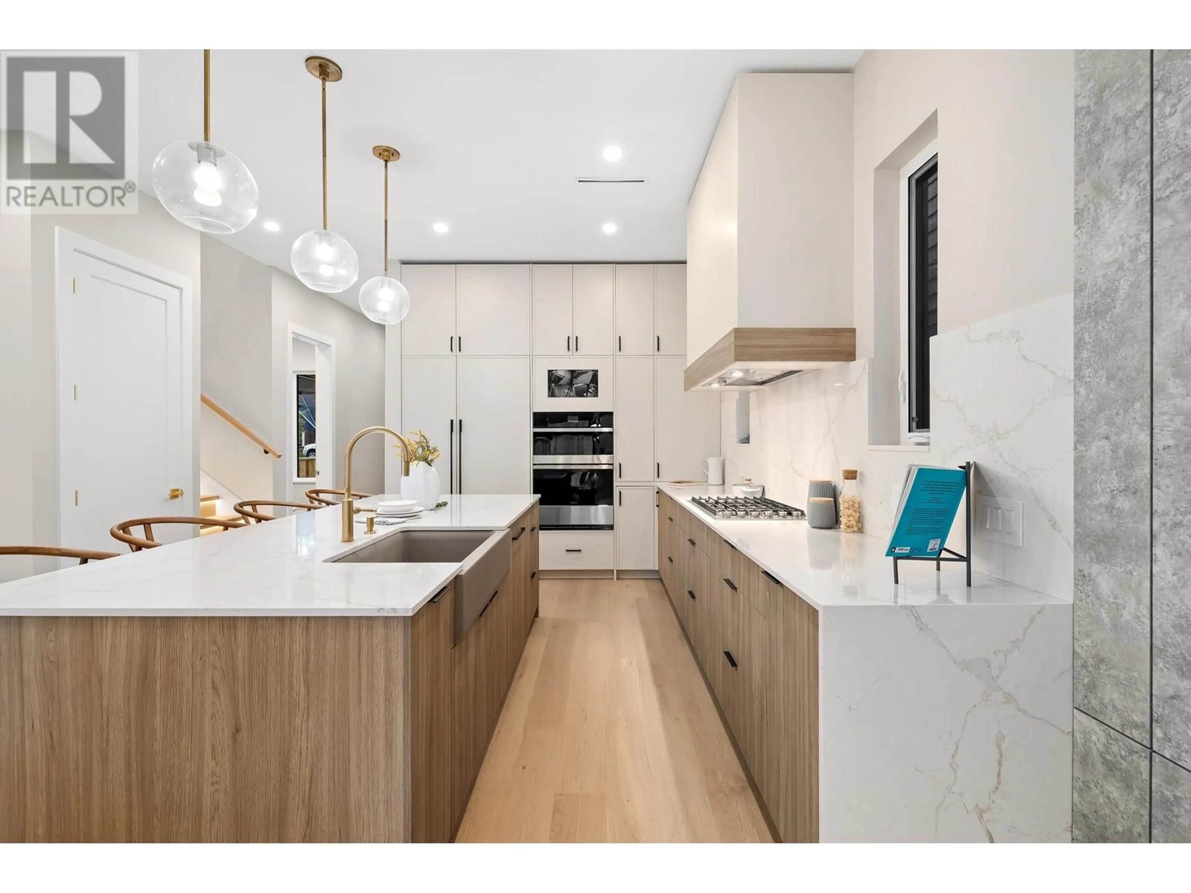 Contemporary kitchen, unknown for 1033 CANYON BOULEVARD, North Vancouver British Columbia V7R2K3