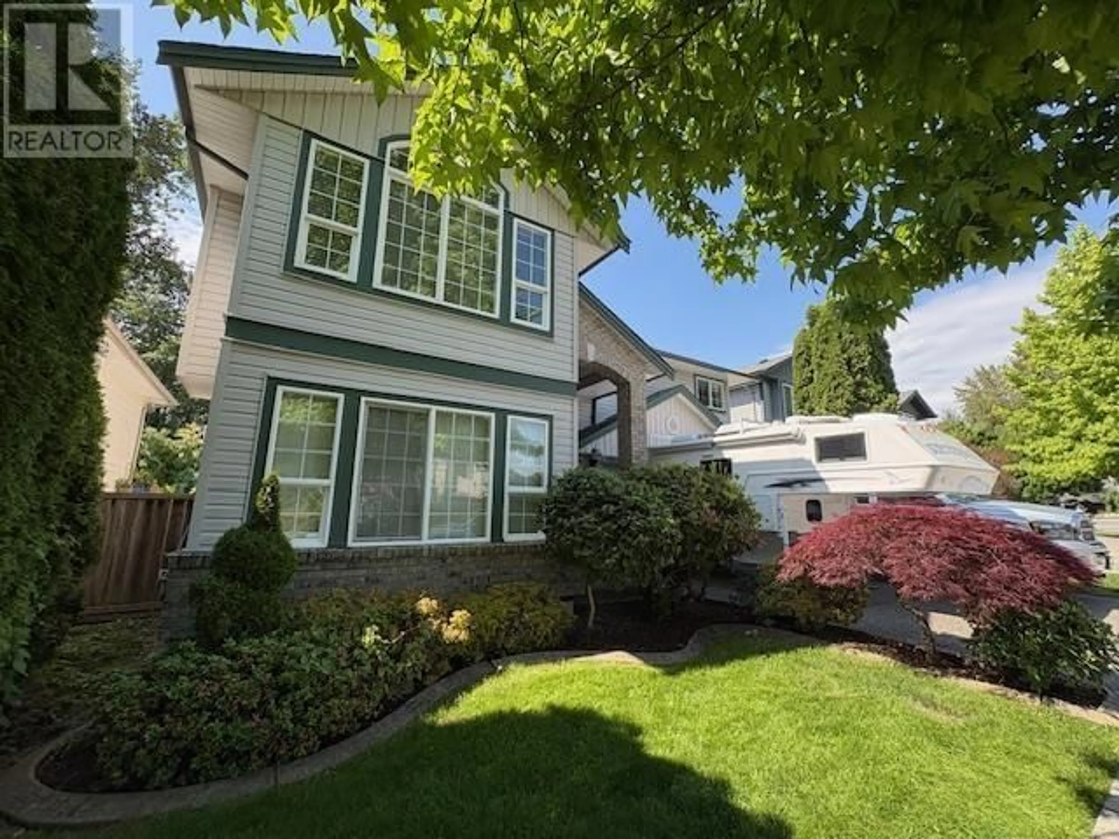 Home with vinyl exterior material, street for 11789 CREEKSIDE STREET, Maple Ridge British Columbia V4R2V4
