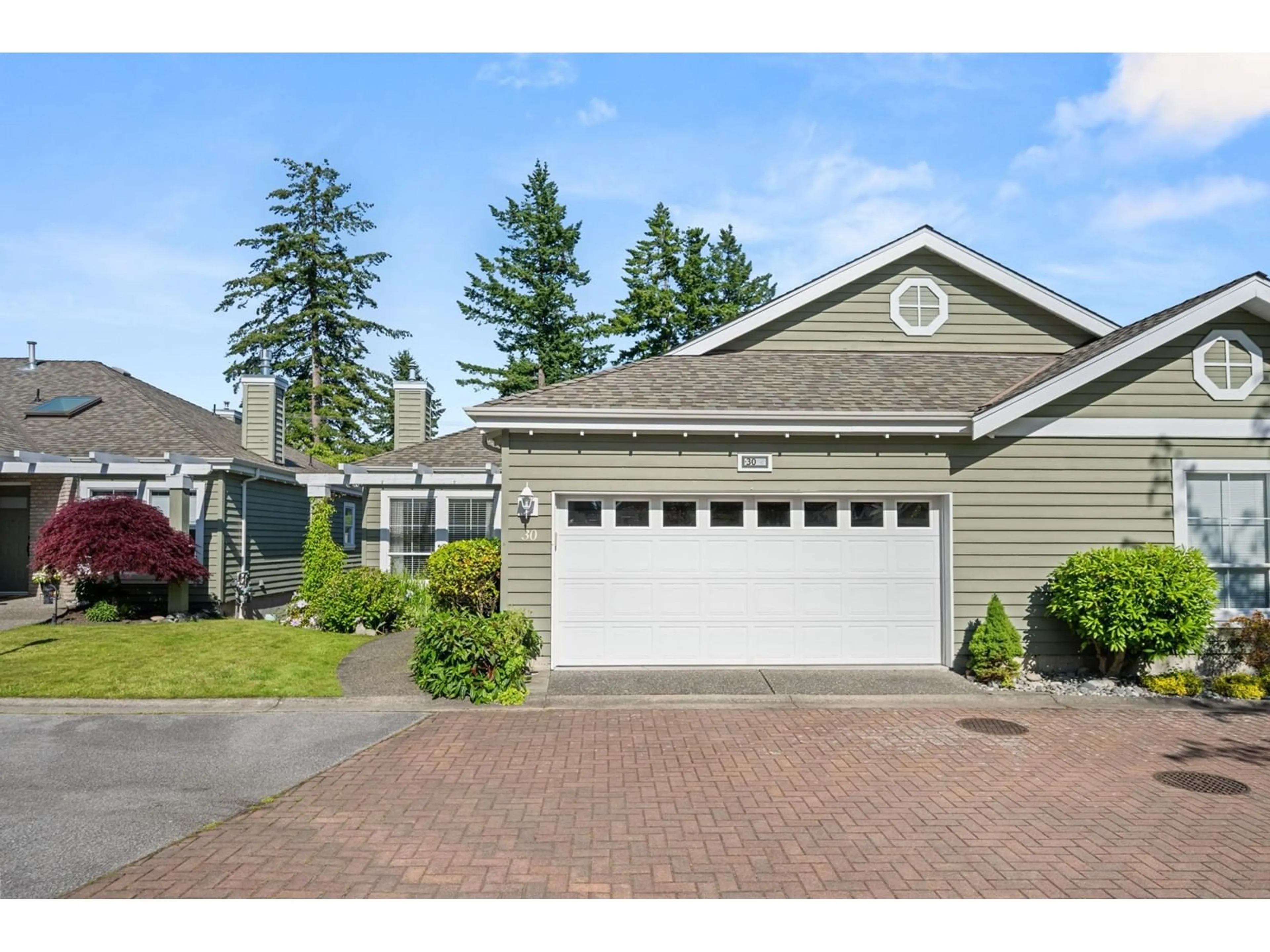 Home with vinyl exterior material, street for 30 - 1711 140, Surrey British Columbia V4A4H1