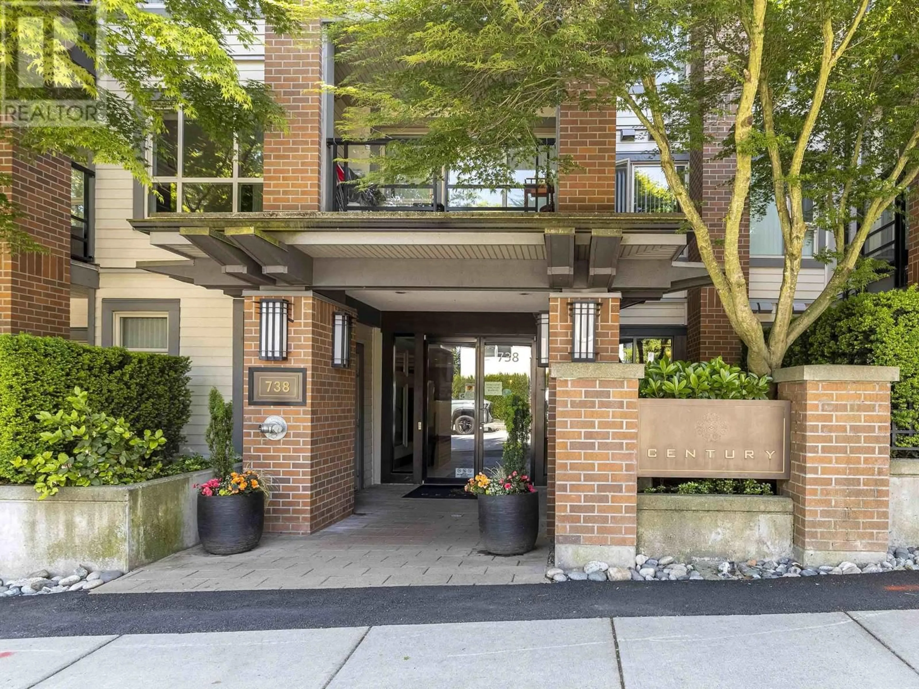 Indoor foyer for 313 - 738 29 AVENUE, Vancouver British Columbia V5V0B6