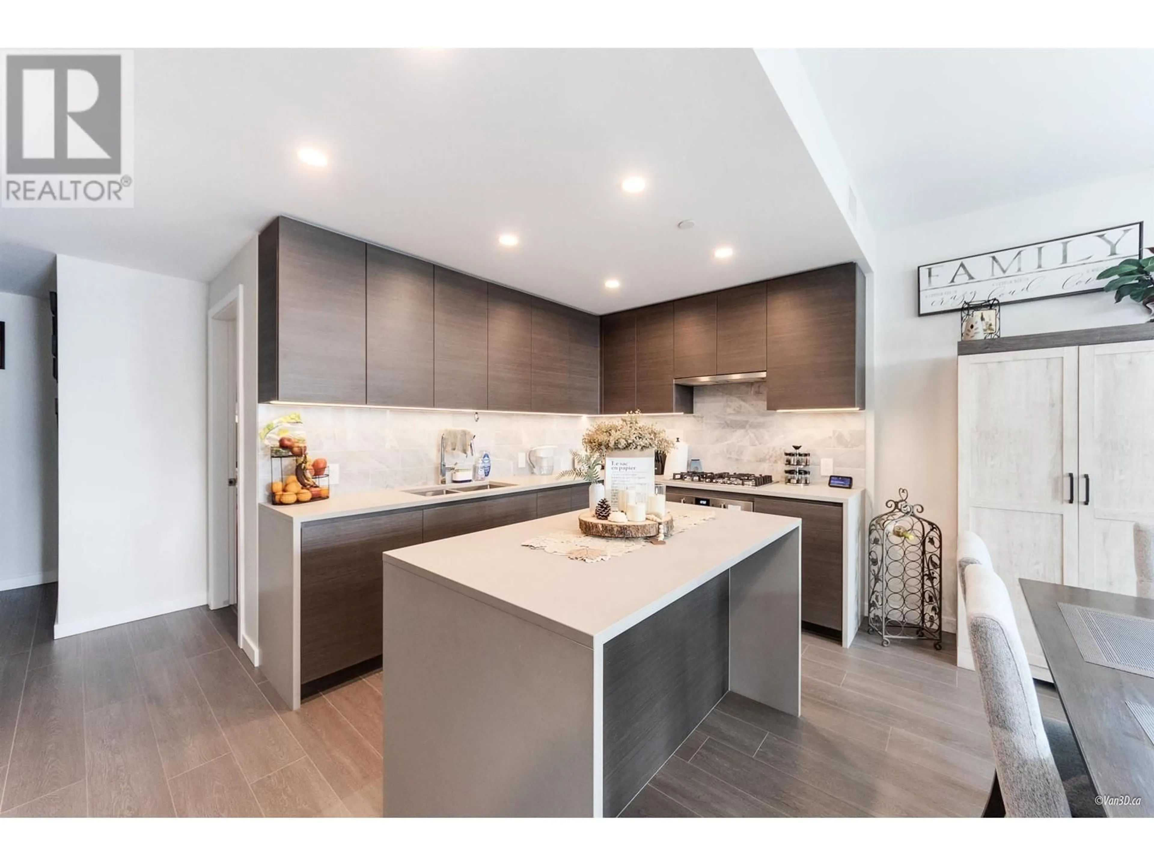 Open concept kitchen, unknown for 1608 - 2186 GILMORE AVENUE, Burnaby British Columbia V5C0N7