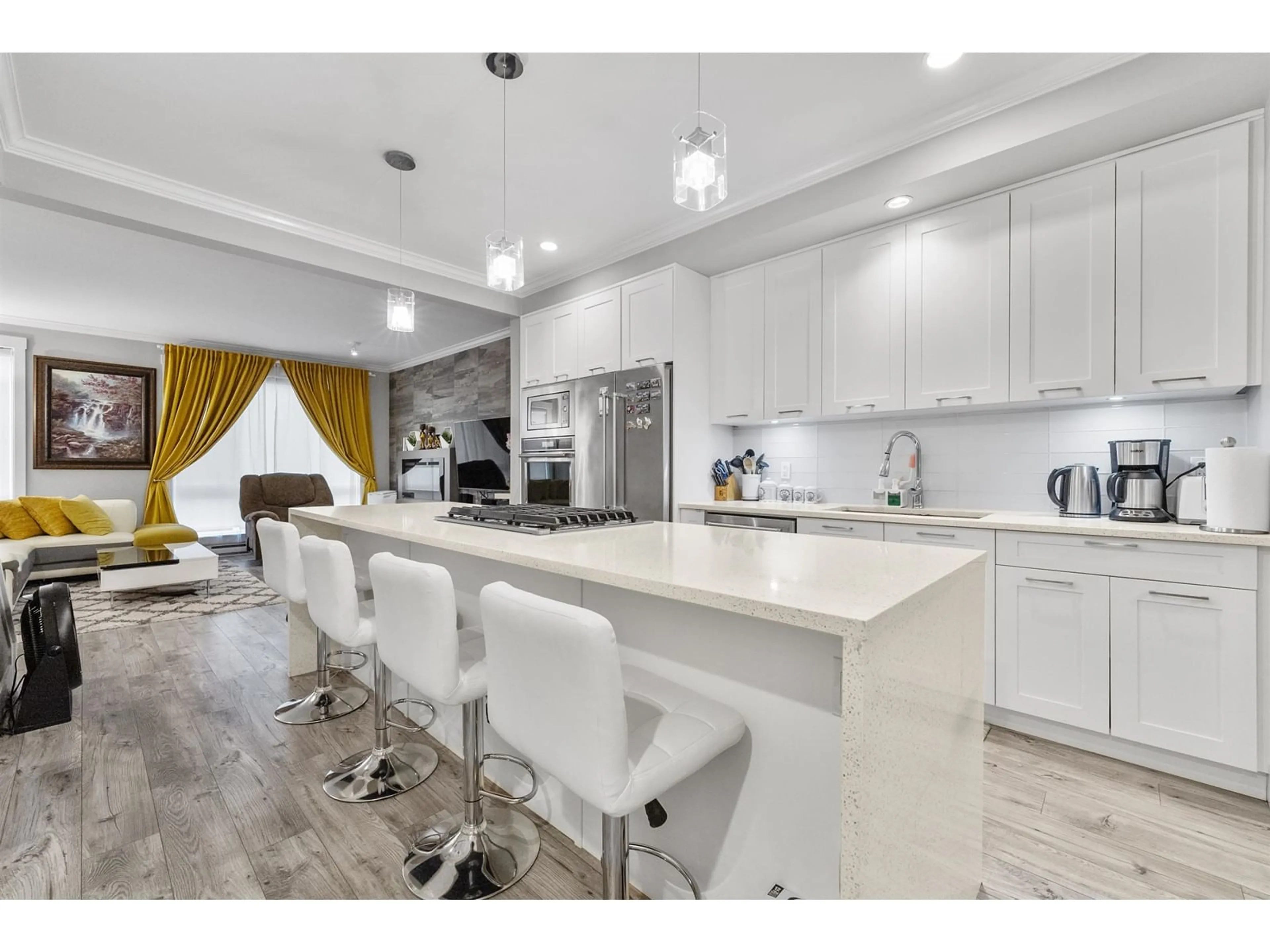Open concept kitchen, ceramic/tile floor for 17 - 16488 64, Surrey British Columbia V3S6X6