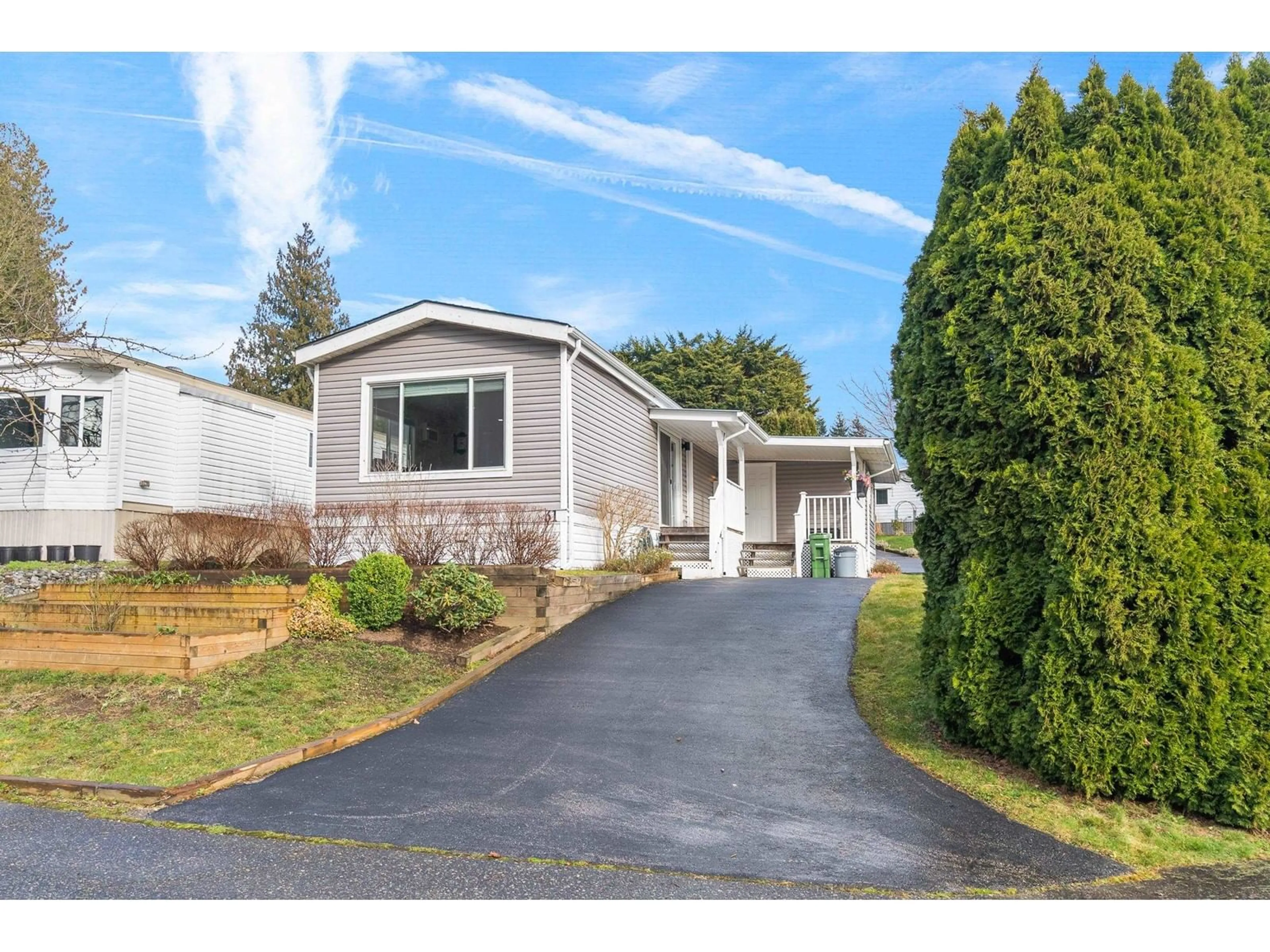 Home with vinyl exterior material, street for 31 - 2035 MARTENS, Abbotsford British Columbia V2T6M3