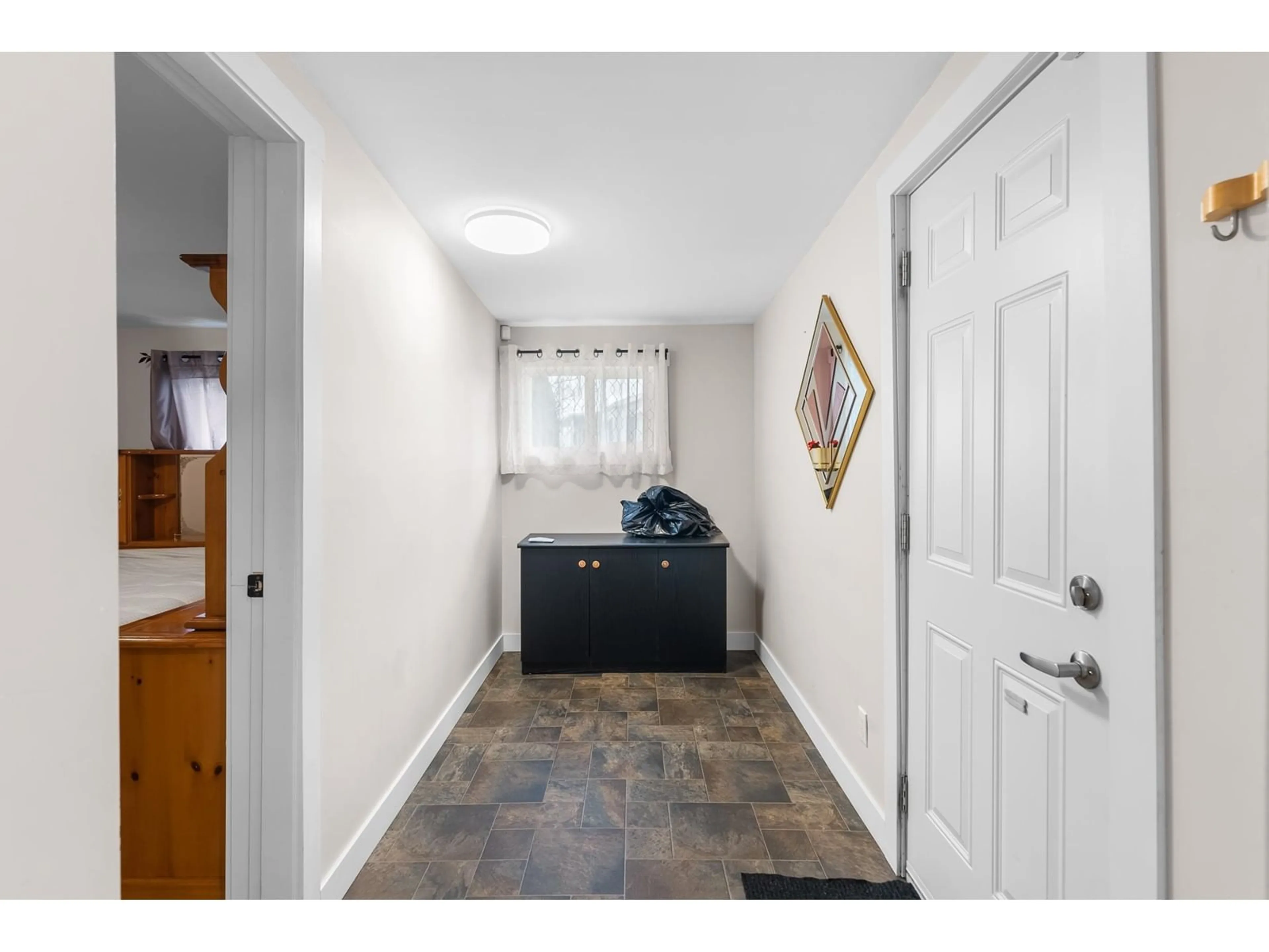Indoor entryway for 31 - 2035 MARTENS, Abbotsford British Columbia V2T6M3