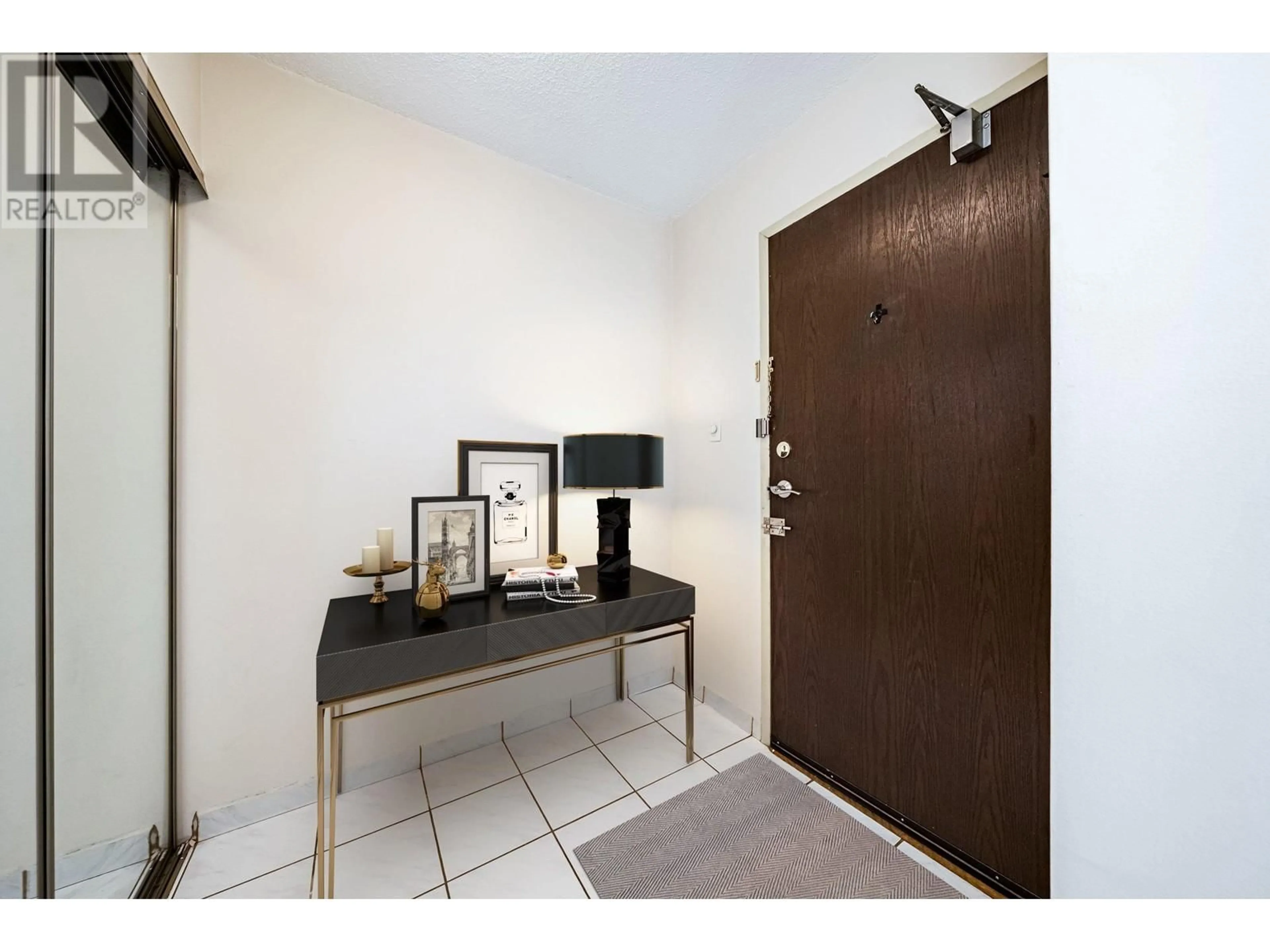 Indoor entryway for 1006 - 3771 BARTLETT COURT, Burnaby British Columbia V3J7G8