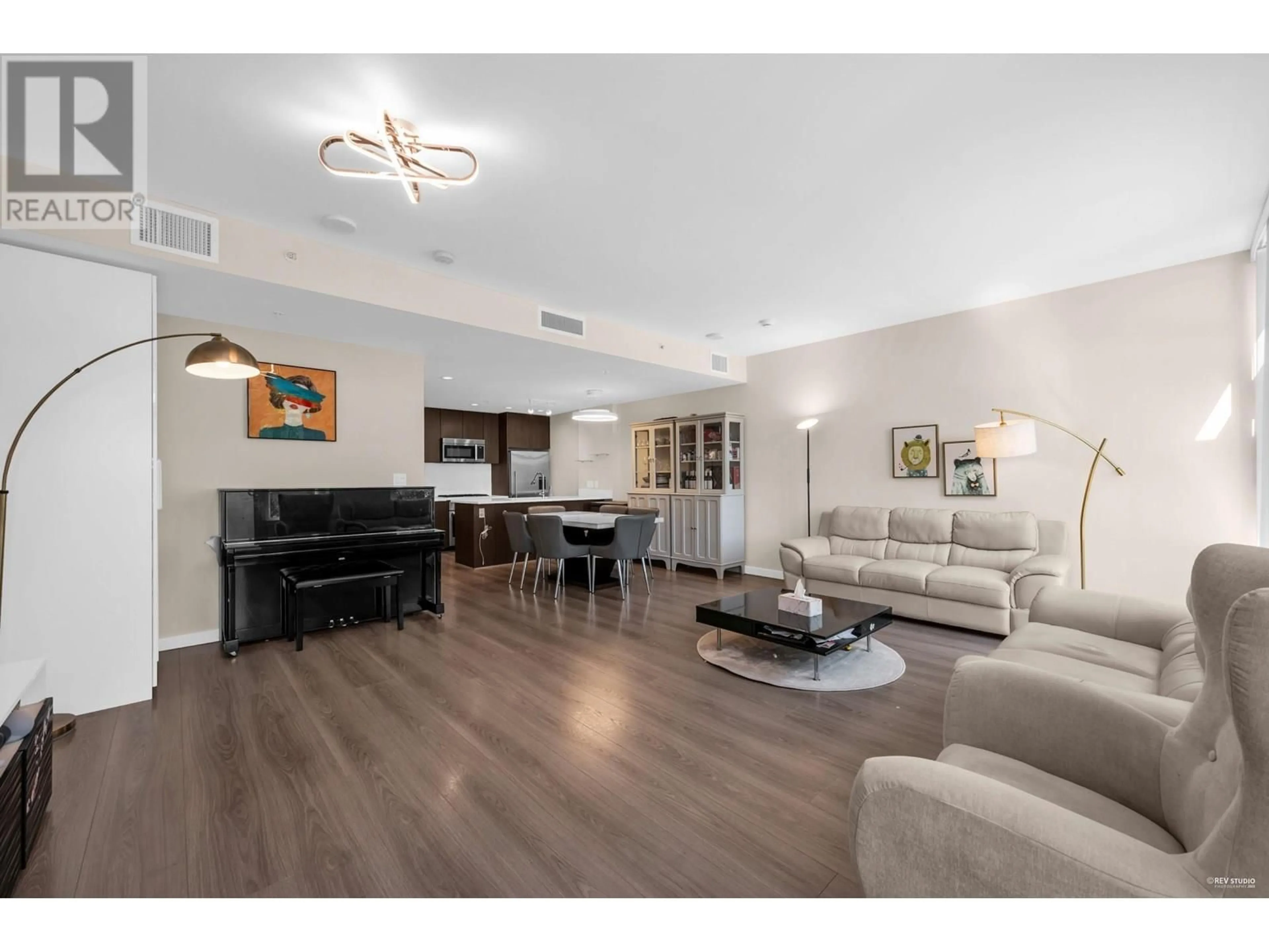 Living room with furniture, wood/laminate floor for TH16 - 8677 CAPSTAN WAY, Richmond British Columbia V6X0N6