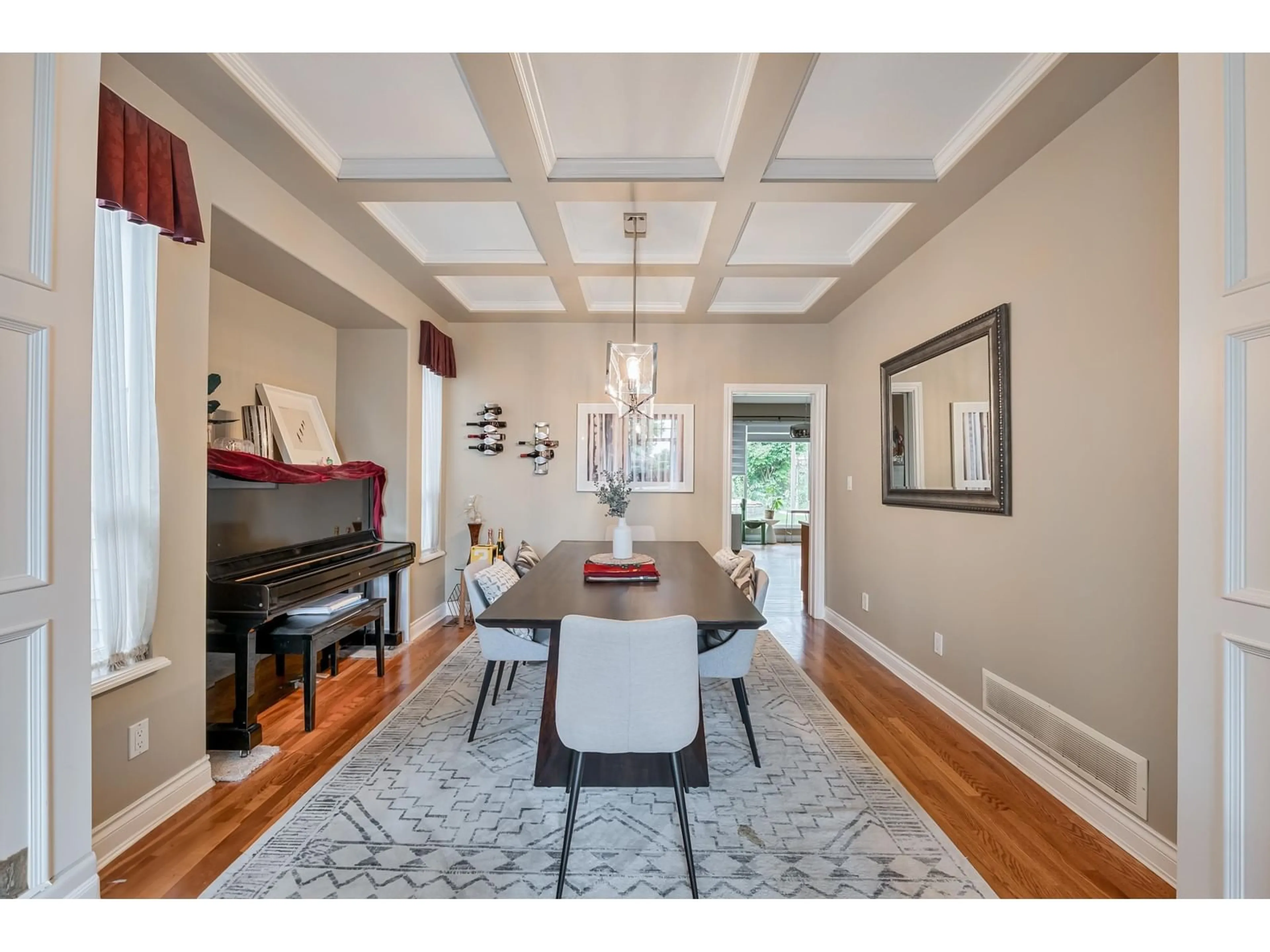 Dining room, wood/laminate floor for 7321 146, Surrey British Columbia V3S8Z7