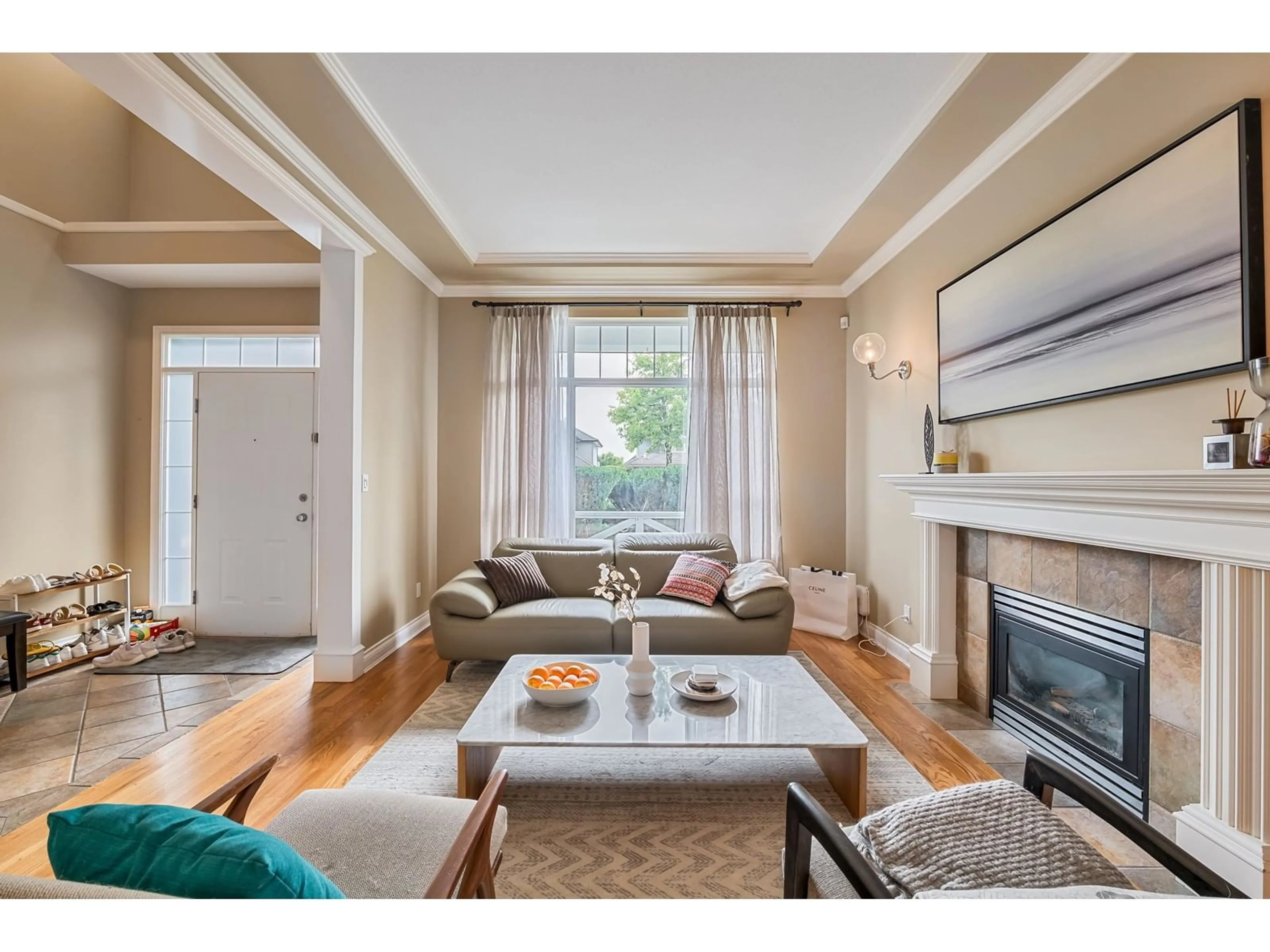 Living room with furniture, wood/laminate floor for 7321 146, Surrey British Columbia V3S8Z7