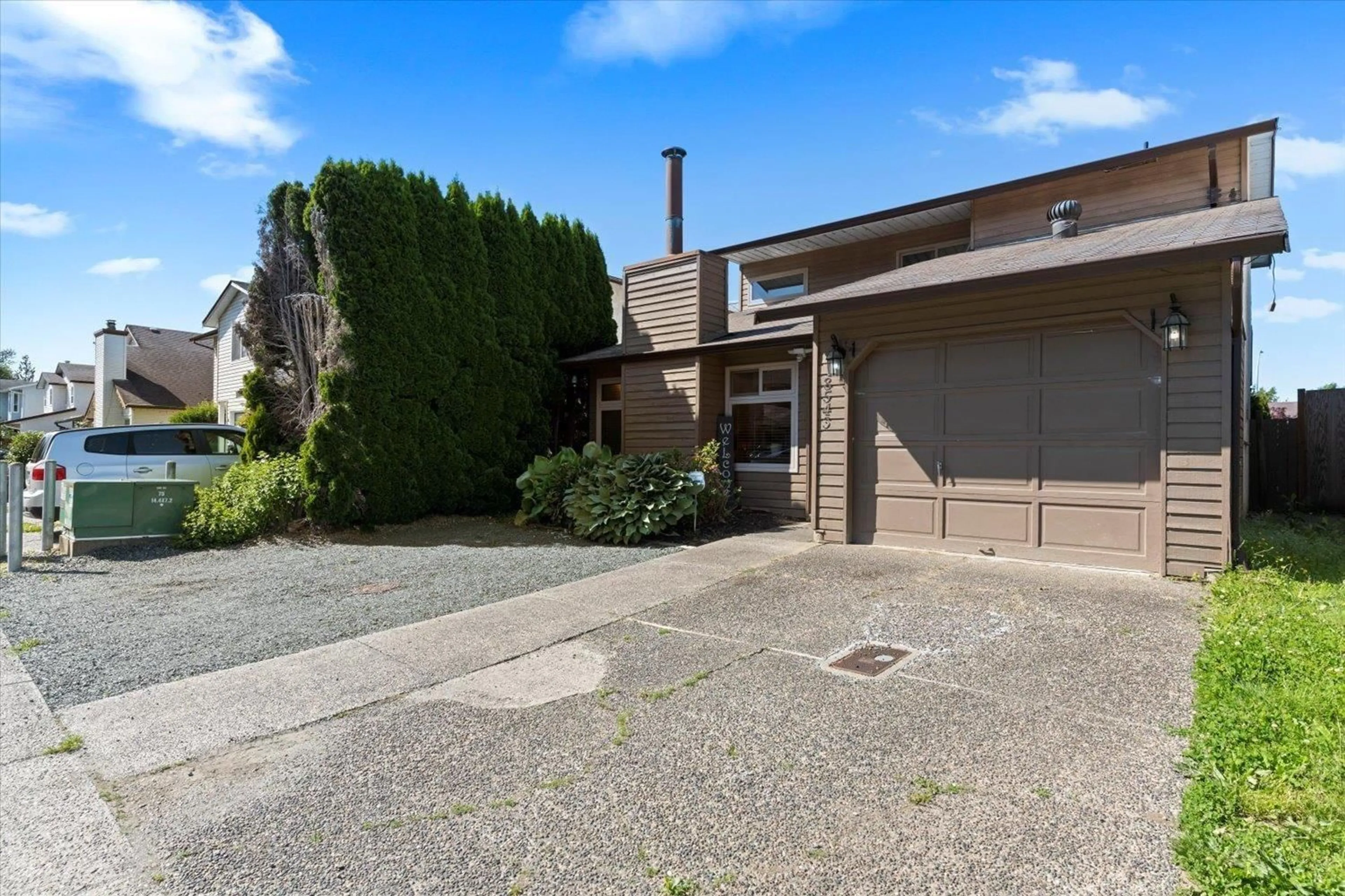 A pic from outside/outdoor area/front of a property/back of a property/a pic from drone, street for 8543 MCCUTCHEON AVENUE, Chilliwack British Columbia V2P7L3