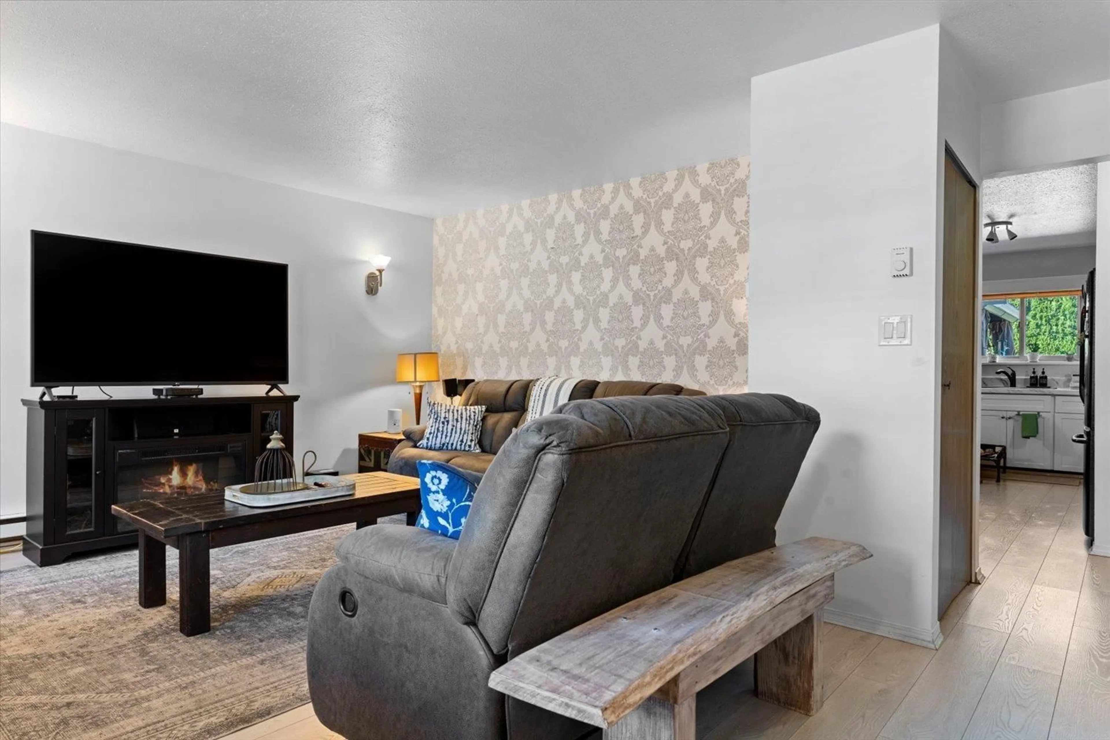 Living room with furniture, unknown for 8543 MCCUTCHEON AVENUE, Chilliwack British Columbia V2P7L3
