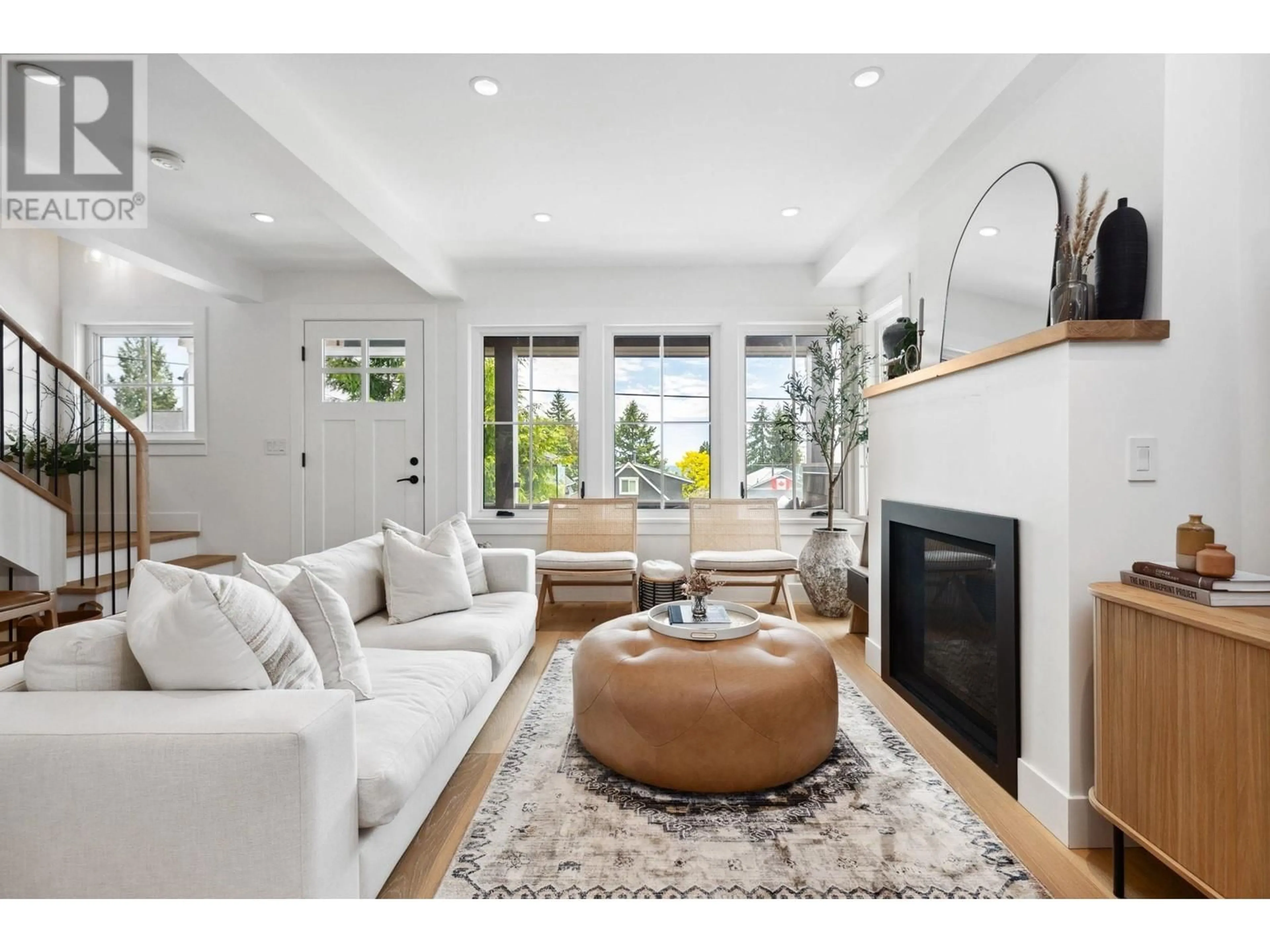 Living room with furniture, unknown for 230 28 STREET, North Vancouver British Columbia V7N1C2