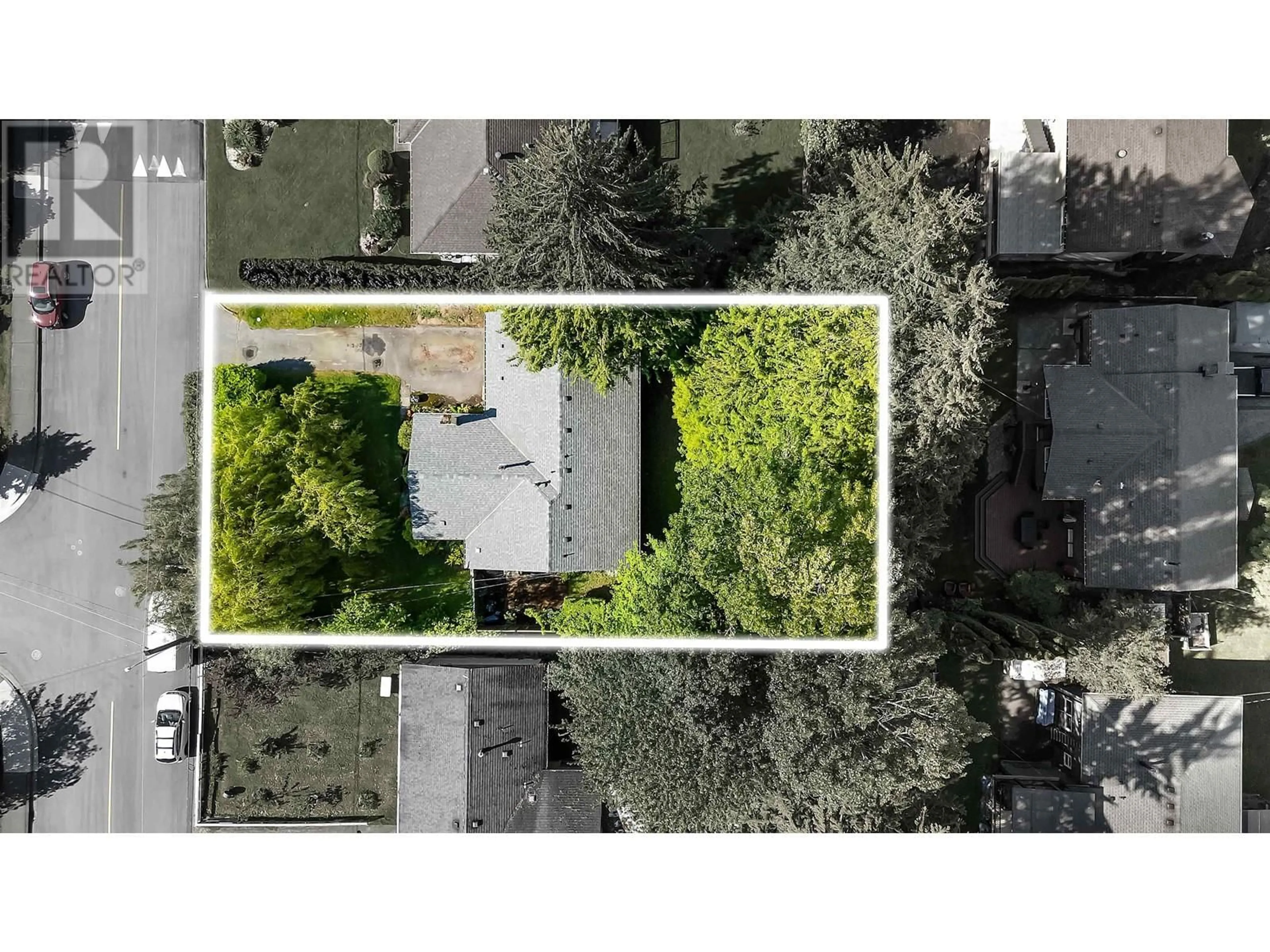 A pic from outside/outdoor area/front of a property/back of a property/a pic from drone, street for 2640 VIEWLYNN DRIVE, North Vancouver British Columbia V7J2X2