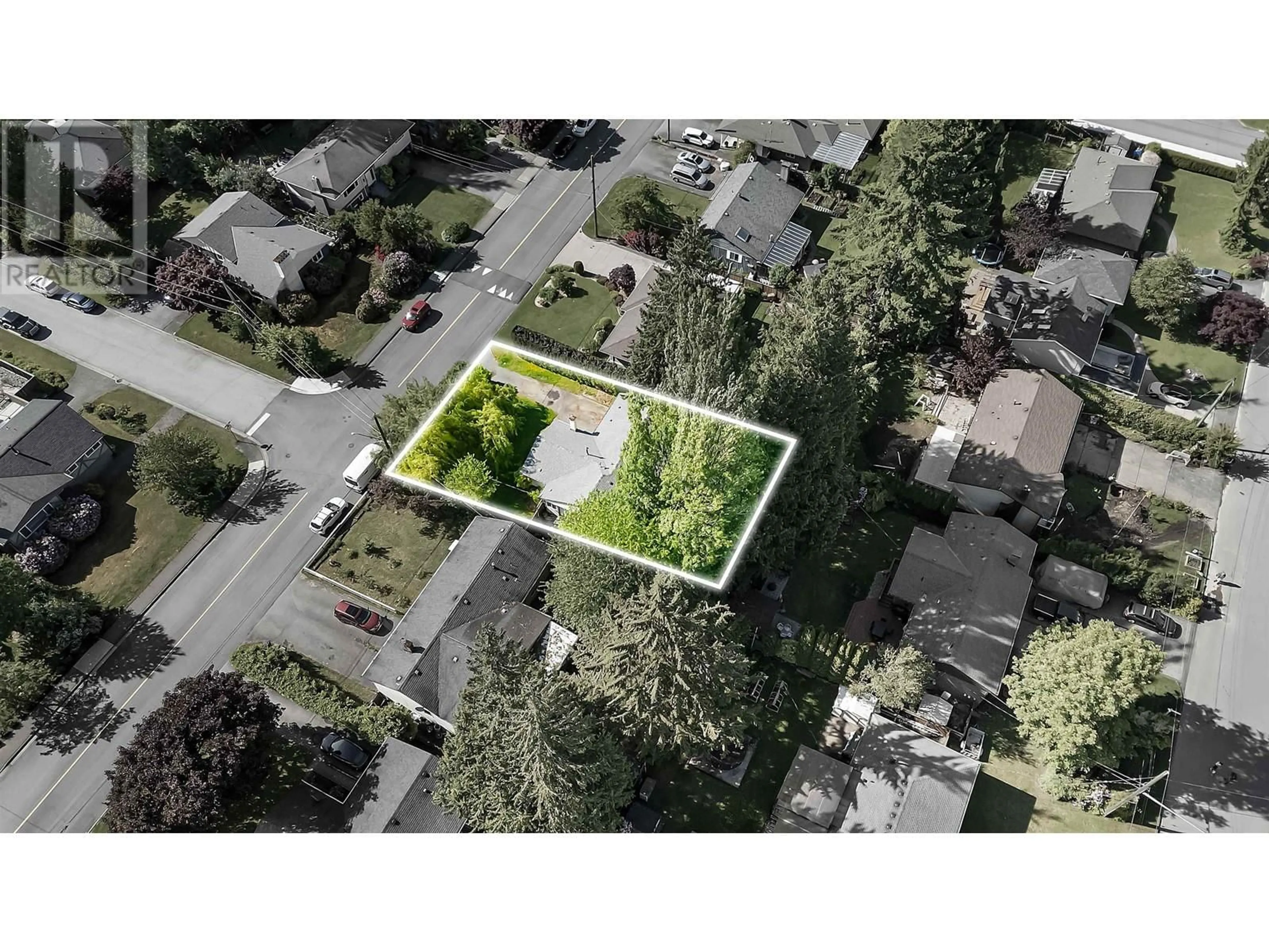 A pic from outside/outdoor area/front of a property/back of a property/a pic from drone, street for 2640 VIEWLYNN DRIVE, North Vancouver British Columbia V7J2X2