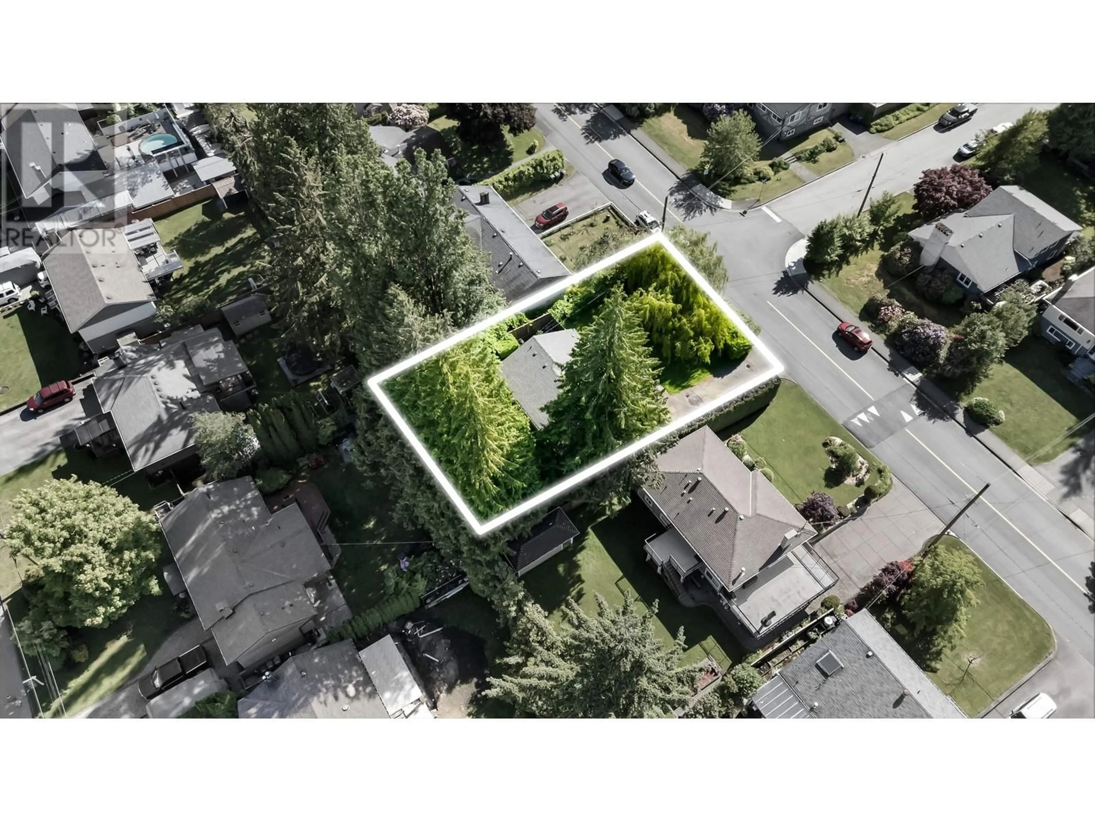 A pic from outside/outdoor area/front of a property/back of a property/a pic from drone, street for 2640 VIEWLYNN DRIVE, North Vancouver British Columbia V7J2X2