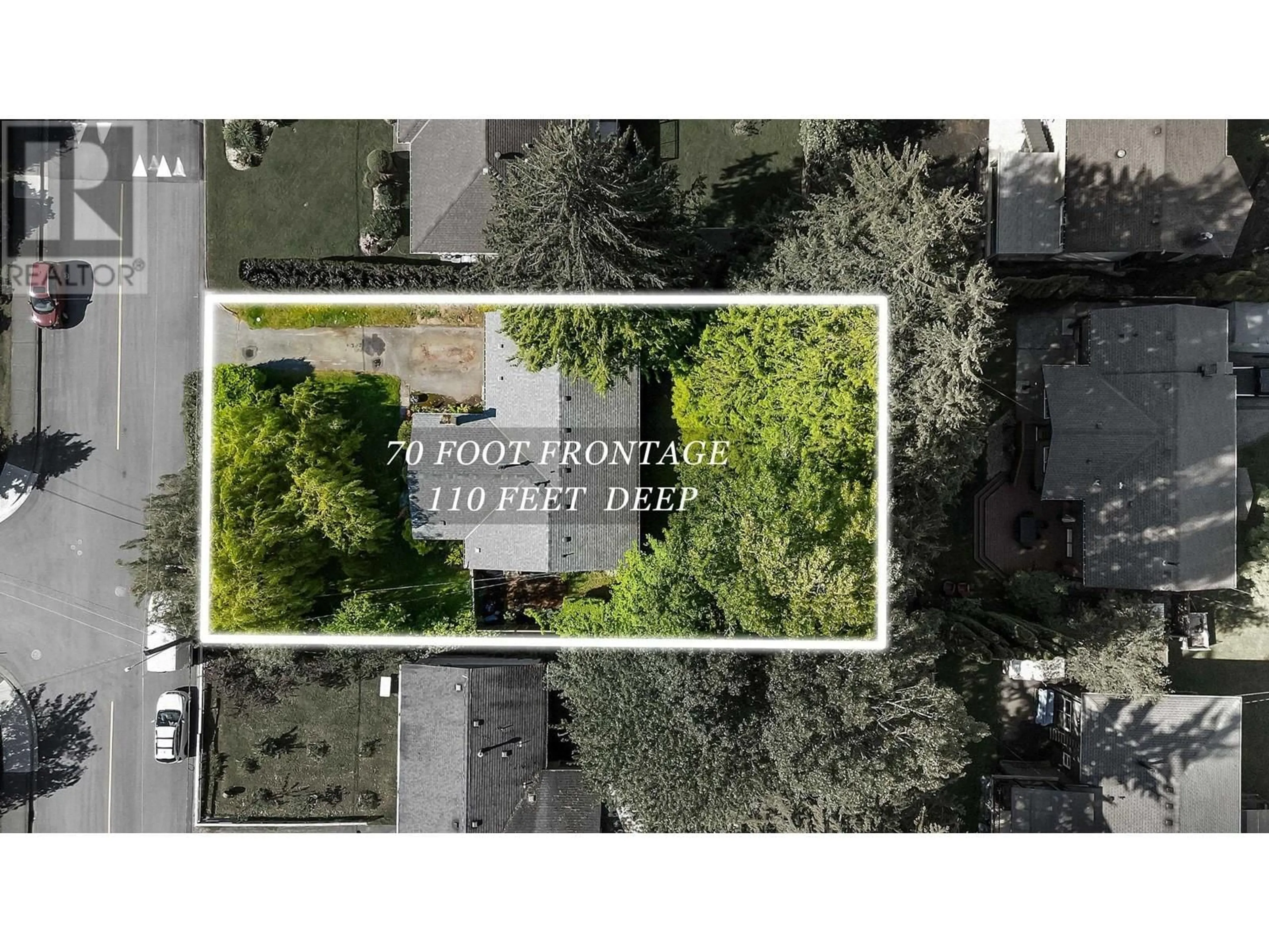 A pic from outside/outdoor area/front of a property/back of a property/a pic from drone, street for 2640 VIEWLYNN DRIVE, North Vancouver British Columbia V7J2X2