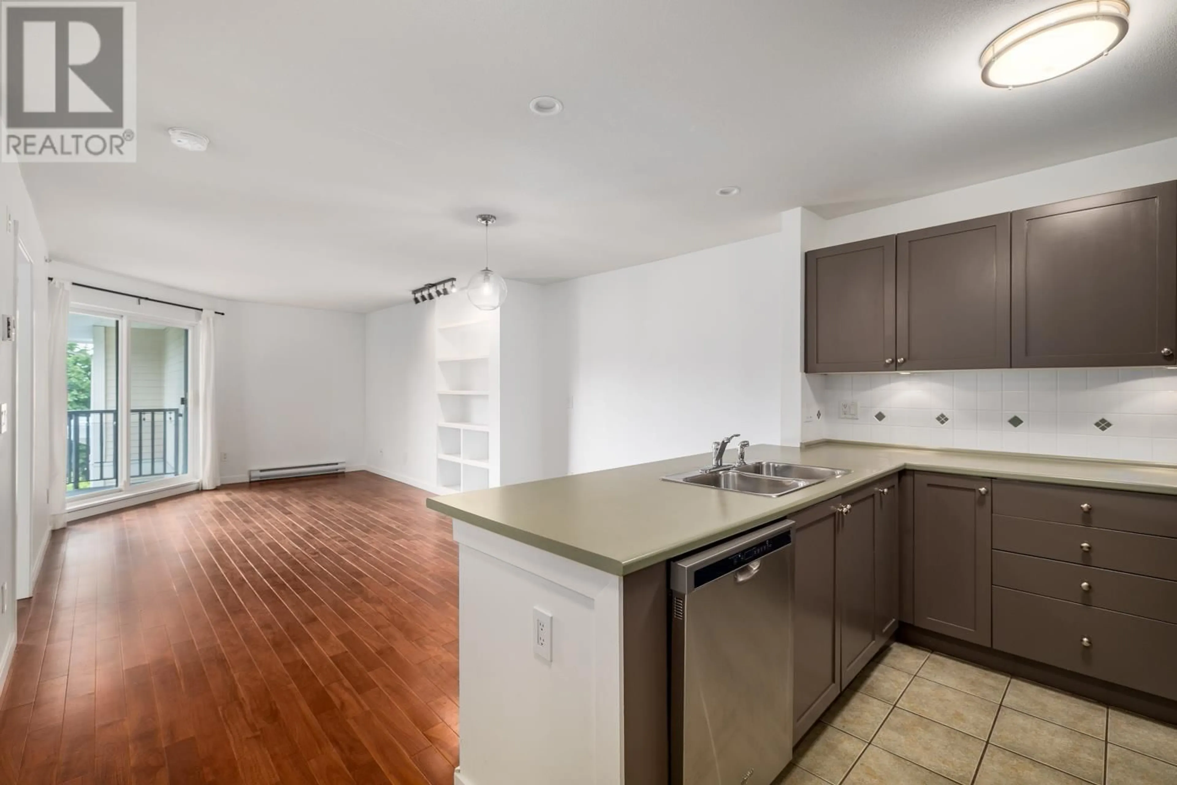Standard kitchen, unknown for 409 - 183 23 STREET, North Vancouver British Columbia V7M2B1