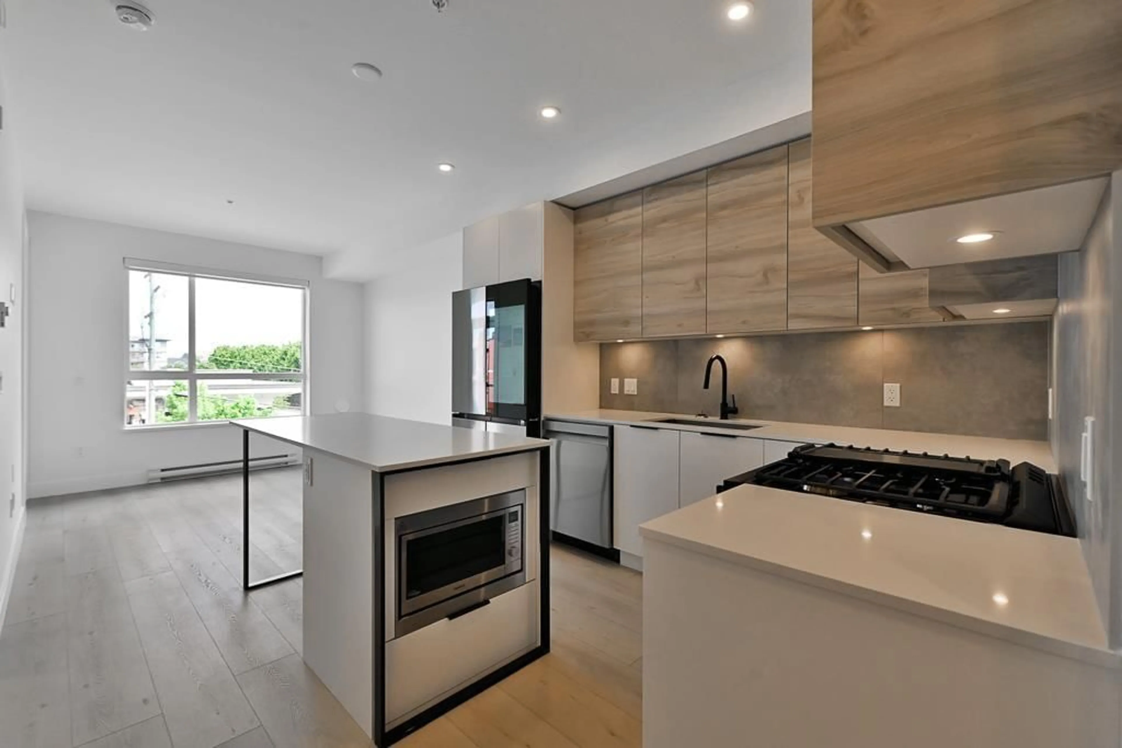 Open concept kitchen, unknown for 308 - 30490 CARDINAL, Abbotsford British Columbia V2T0C5