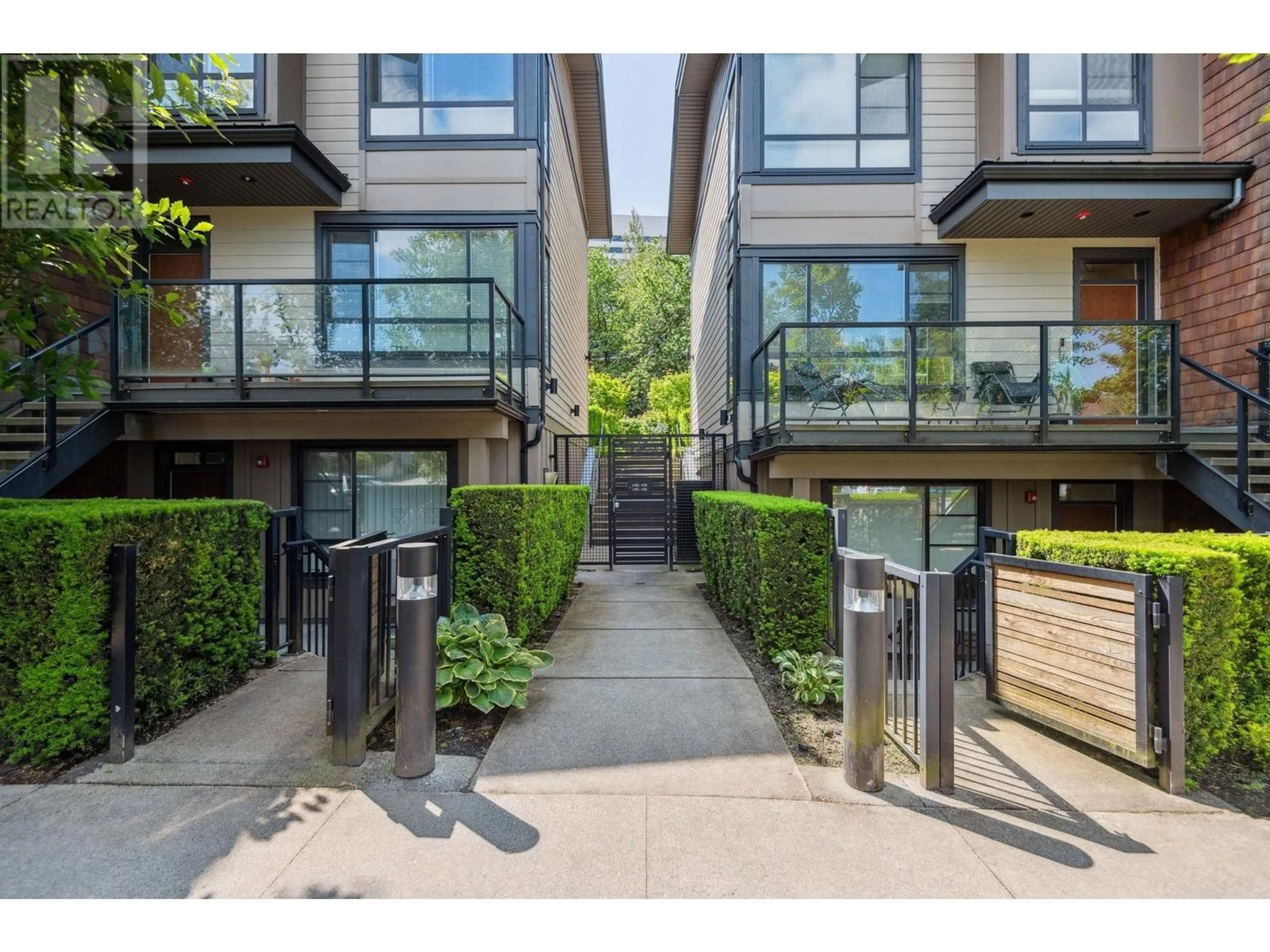 Unknown for 12 - 3728 THURSTON STREET, Burnaby British Columbia V5H0E6