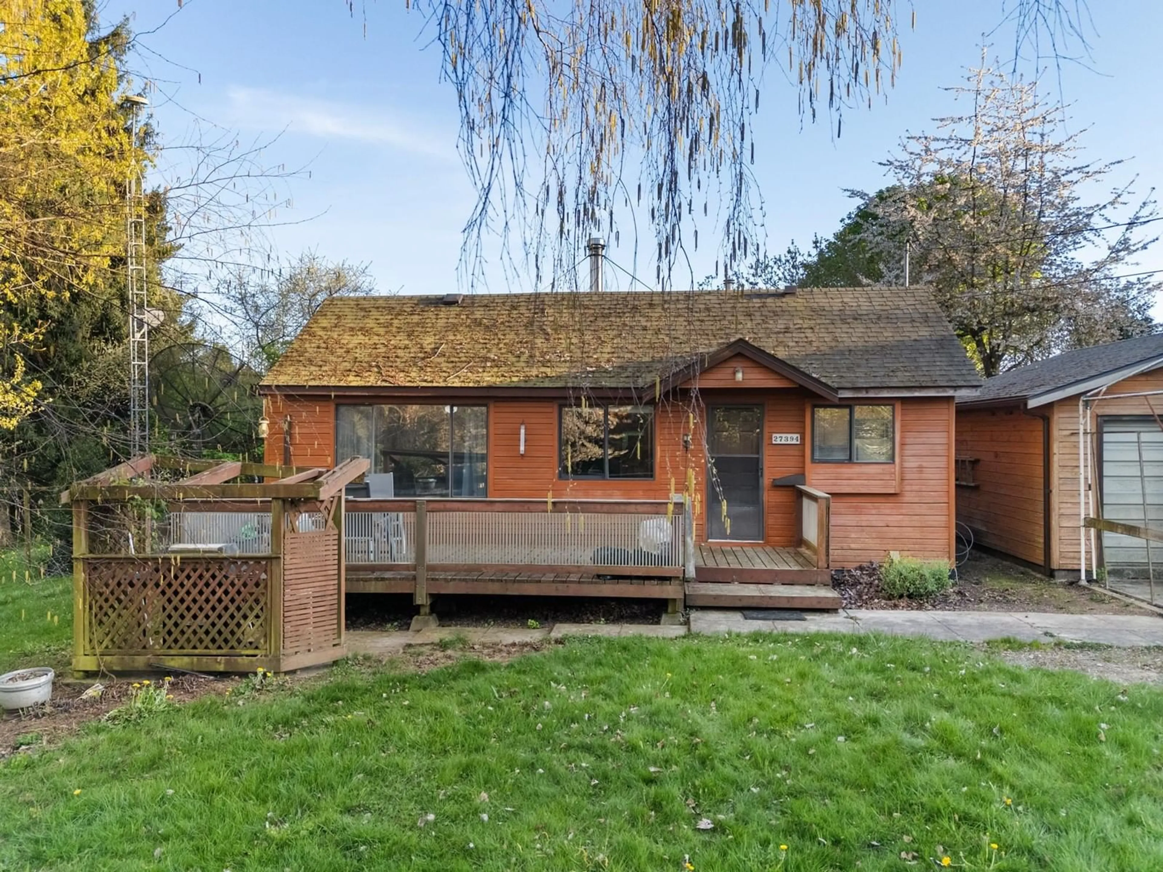A pic from outside/outdoor area/front of a property/back of a property/a pic from drone, unknown for 27394 30, Langley British Columbia V3A2V3