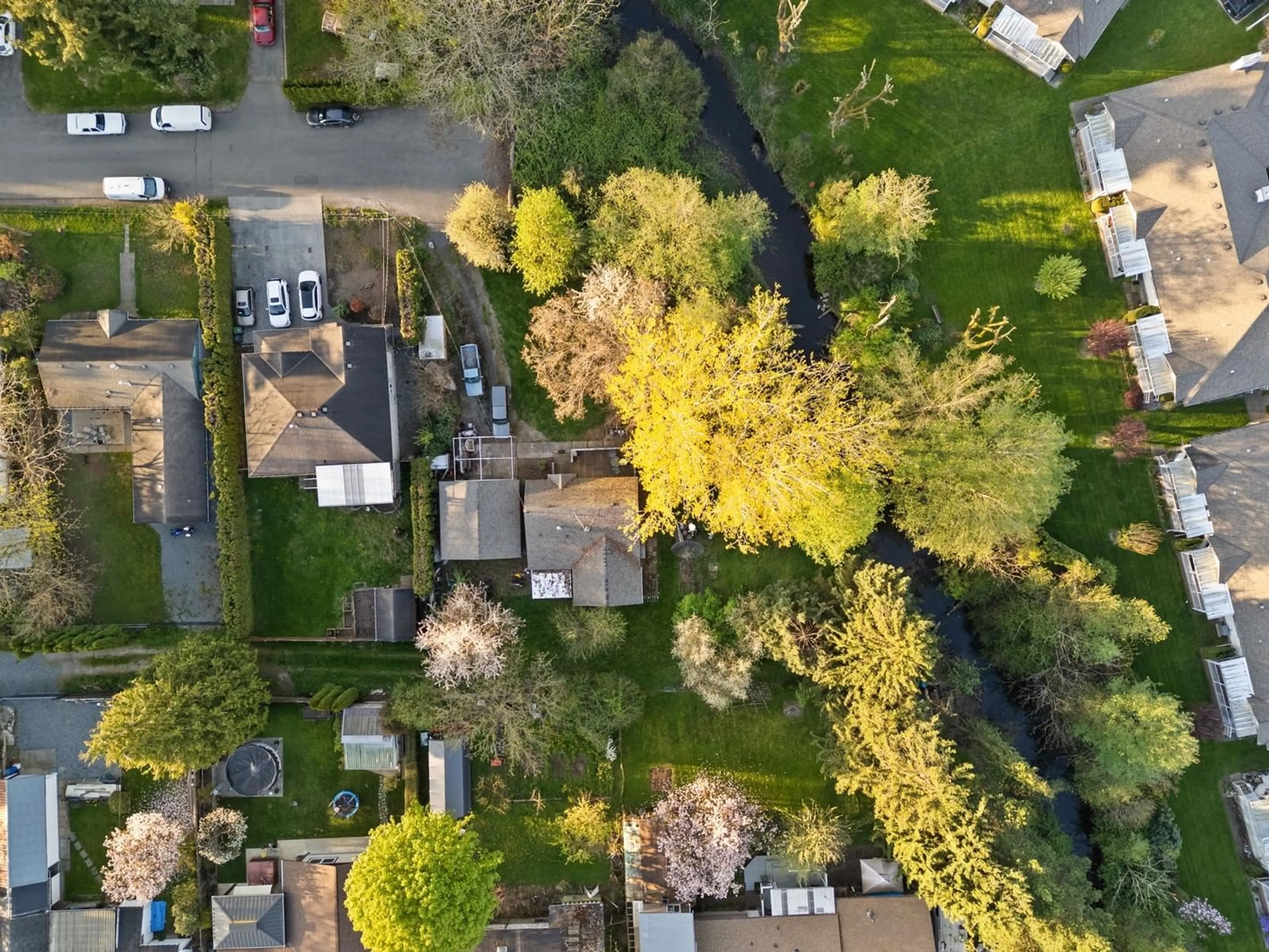 A pic from outside/outdoor area/front of a property/back of a property/a pic from drone, street for 27394 30, Langley British Columbia V3A2V3