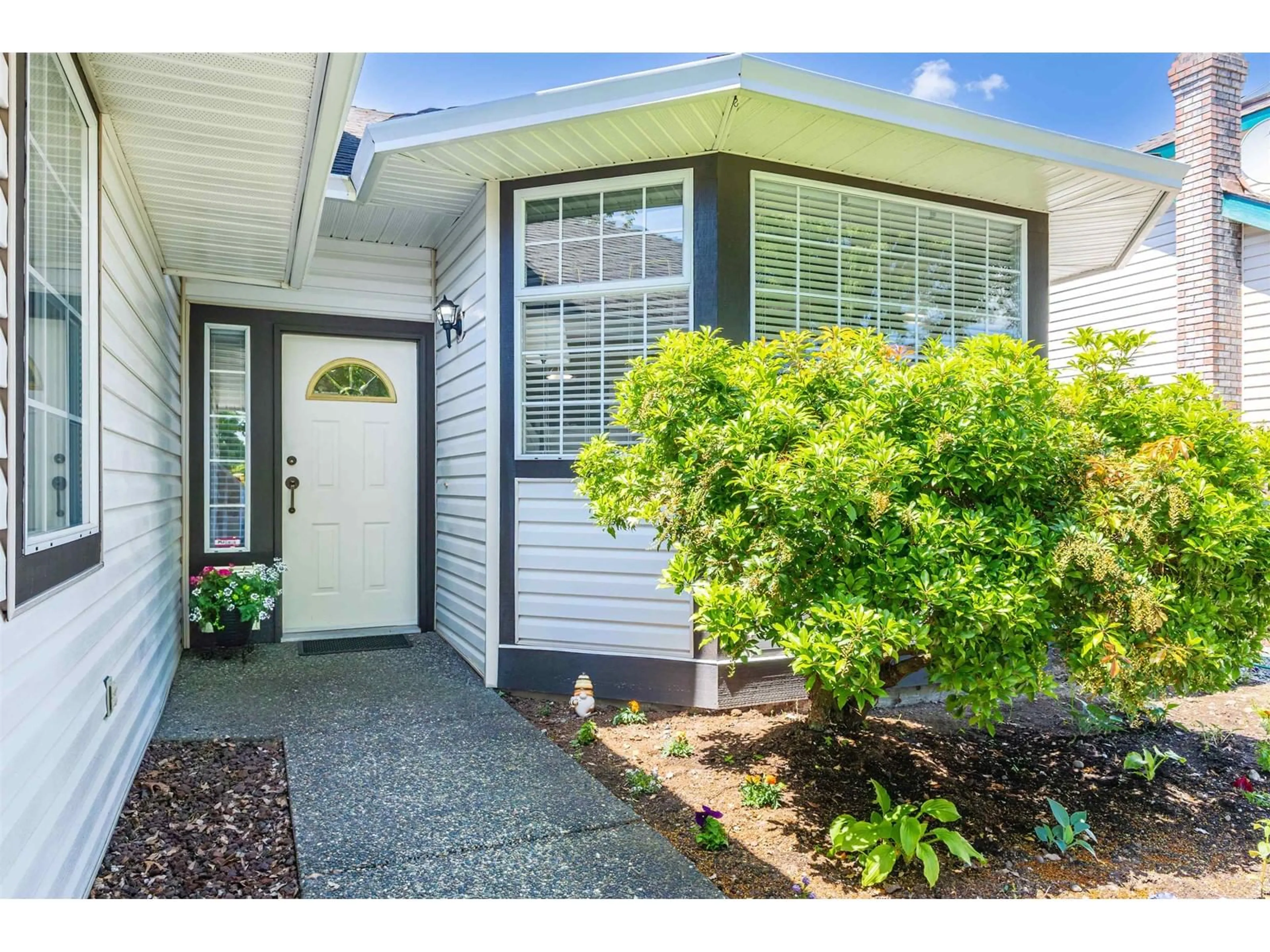 Home with vinyl exterior material, street for 8857 158, Surrey British Columbia V4N2Y7