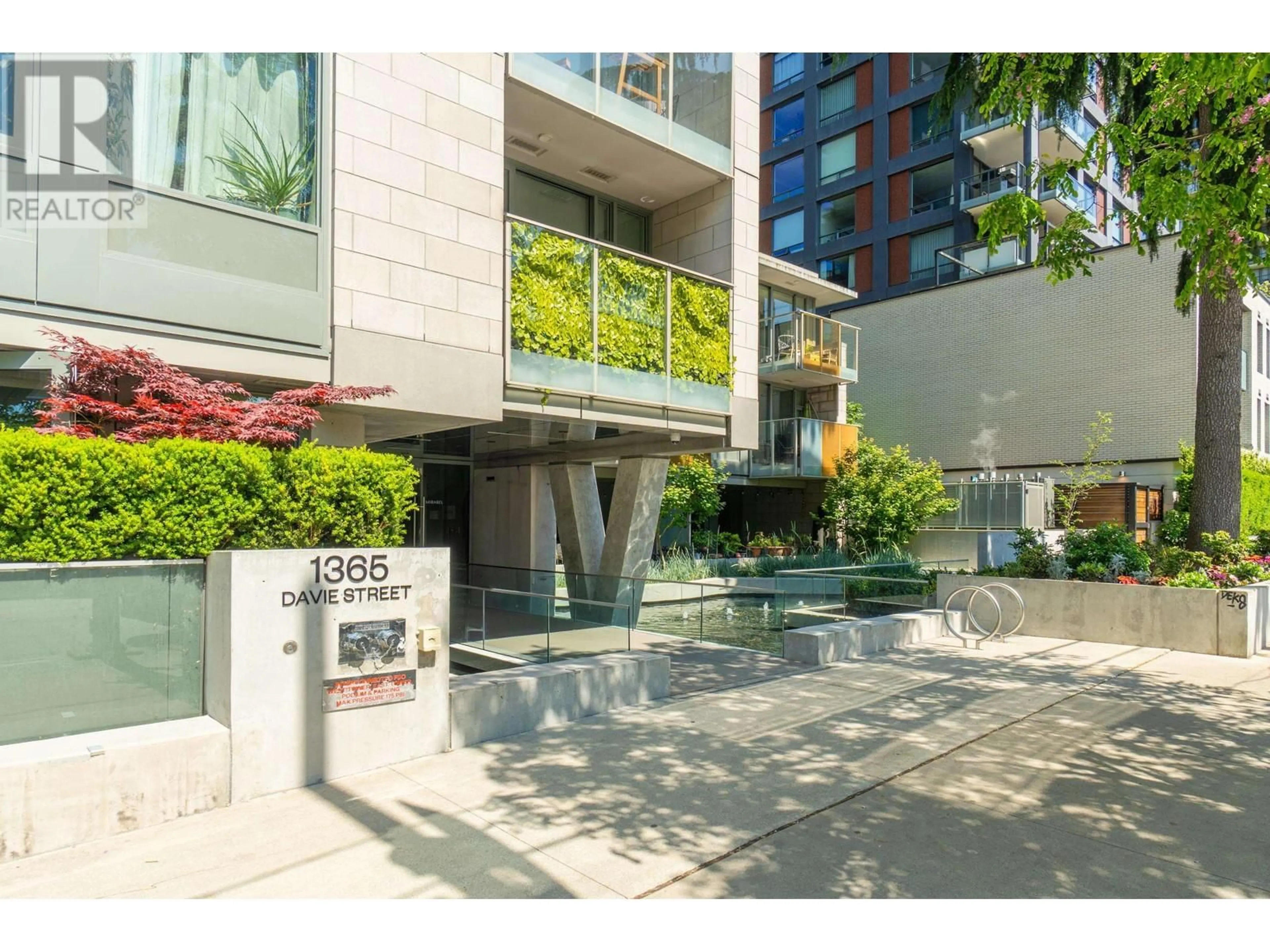 Indoor foyer for 905 - 1365 DAVIE STREET, Vancouver British Columbia V6E1N5