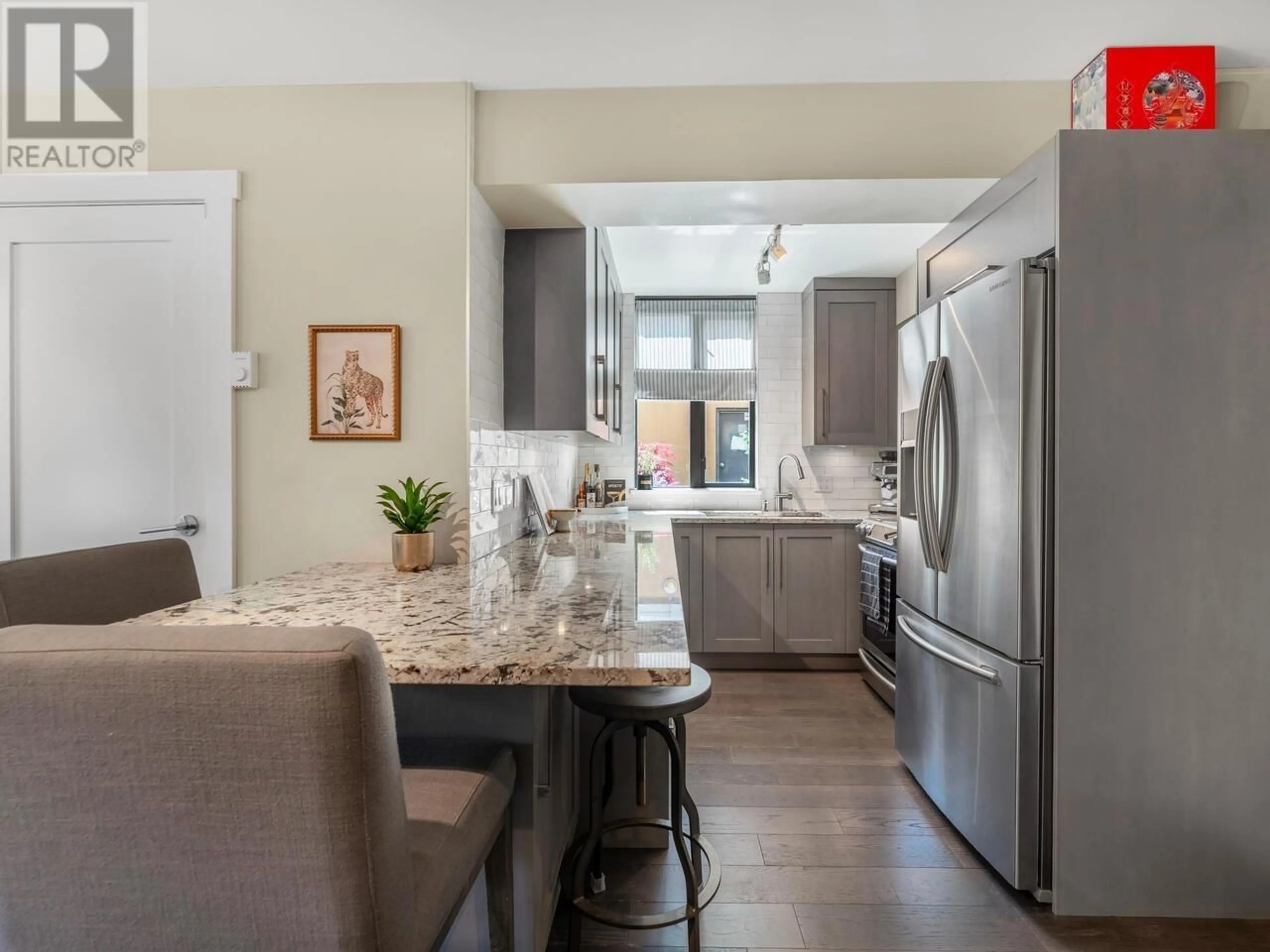 Open concept kitchen, ceramic/tile floor for 507 - 488 HELMCKEN STREET, Vancouver British Columbia V6B6E4